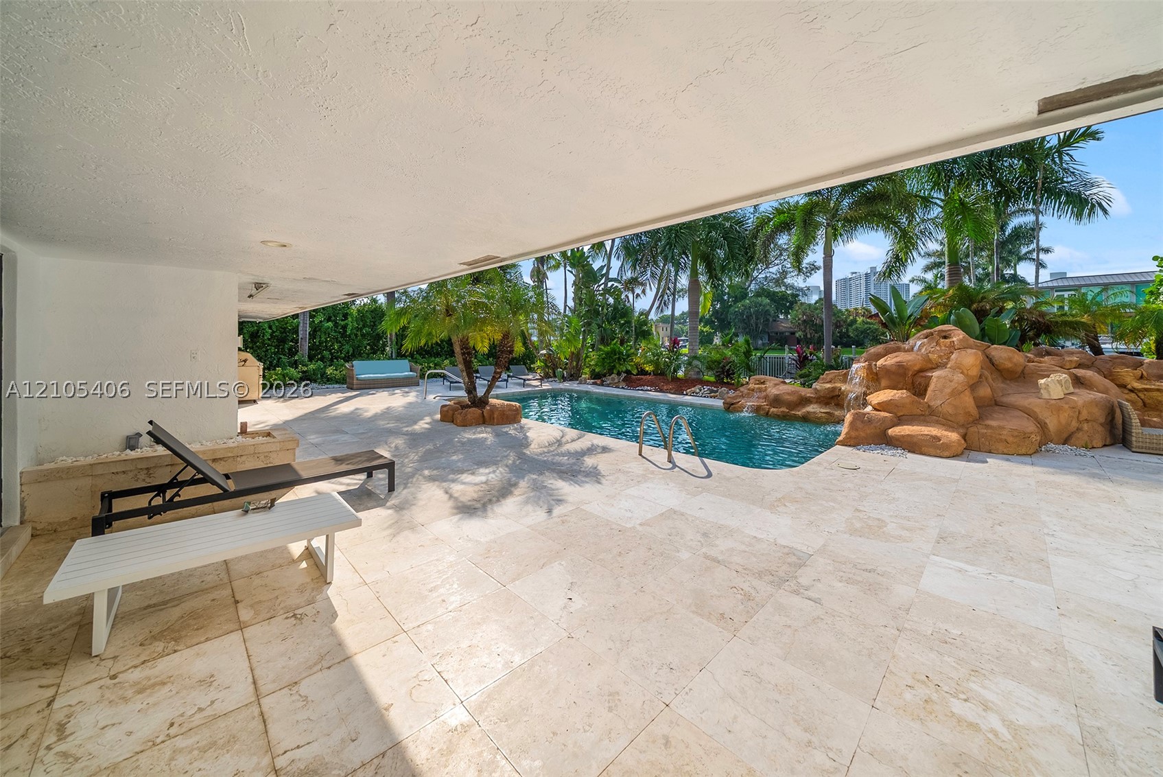 407 Sunset Dr Hallandale Beach, FL 33009