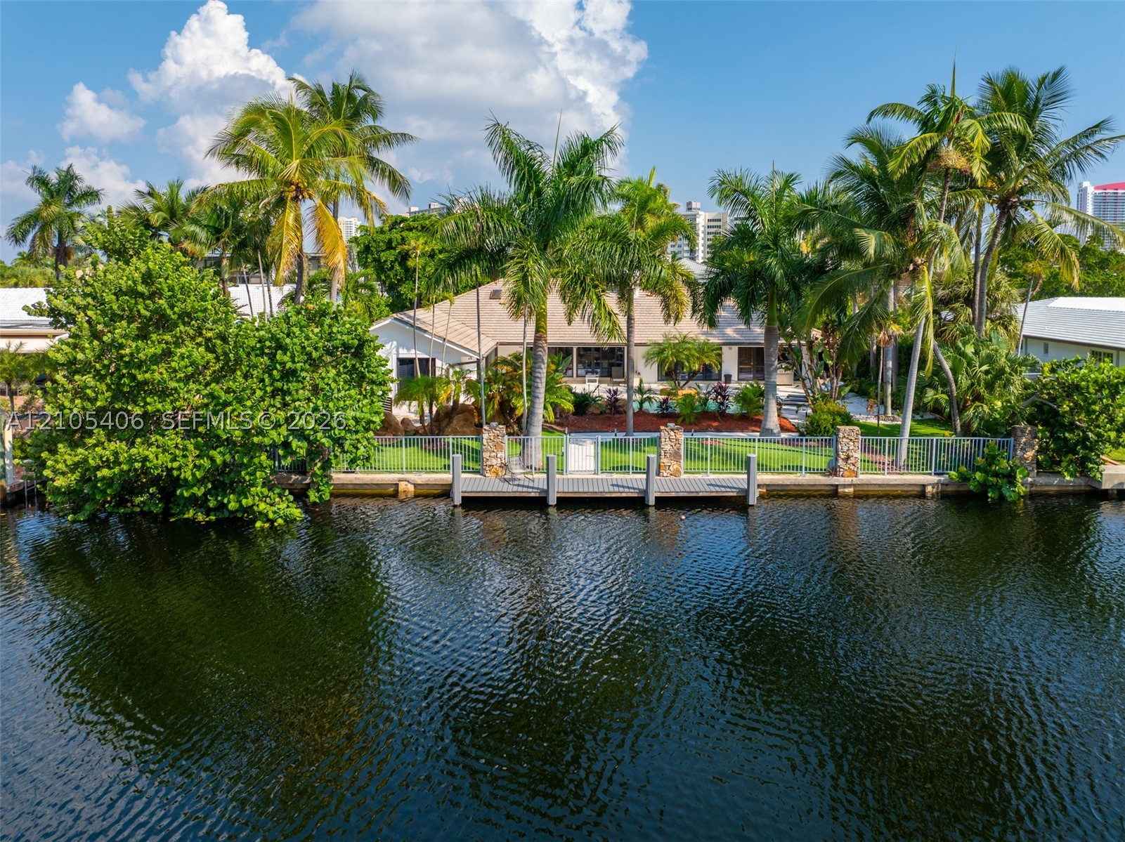 407 Sunset Dr Hallandale Beach, FL 33009