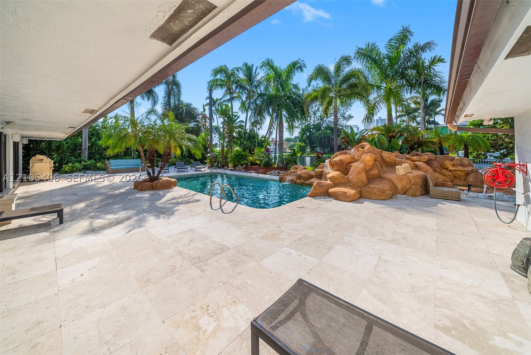 407 Sunset Dr Hallandale Beach, FL 33009