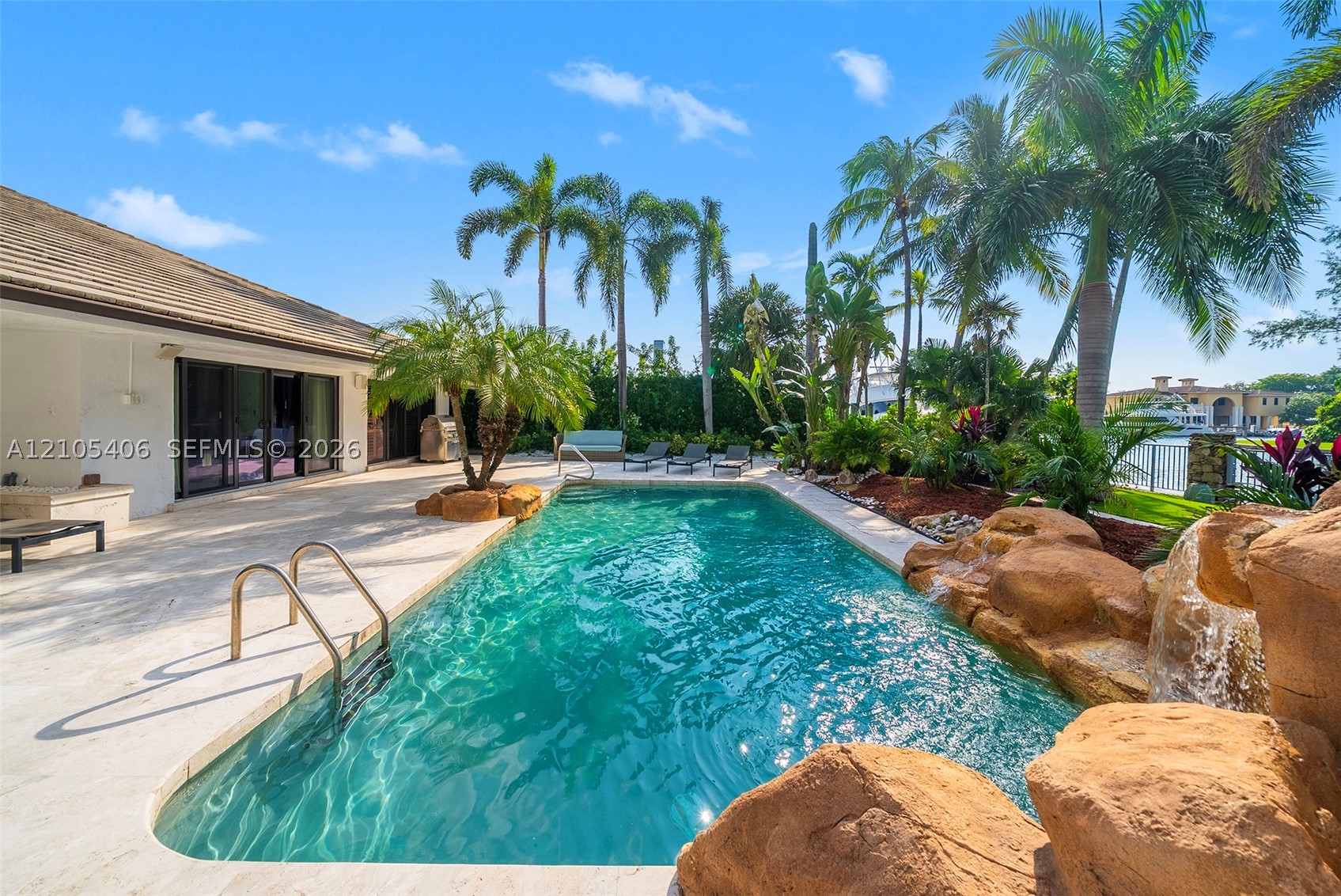 407 Sunset Dr Hallandale Beach, FL 33009