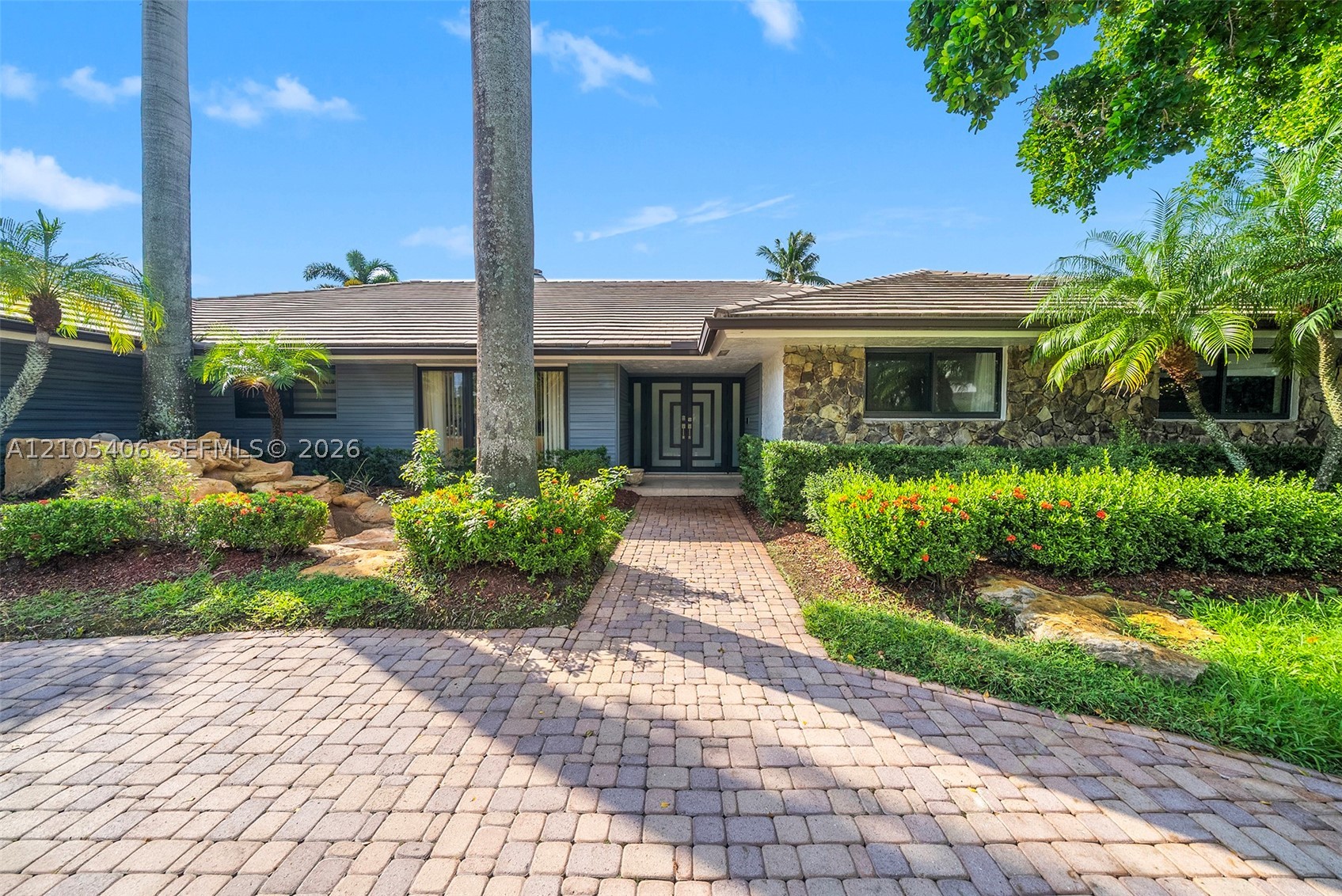 407 Sunset Dr Hallandale Beach, FL 33009