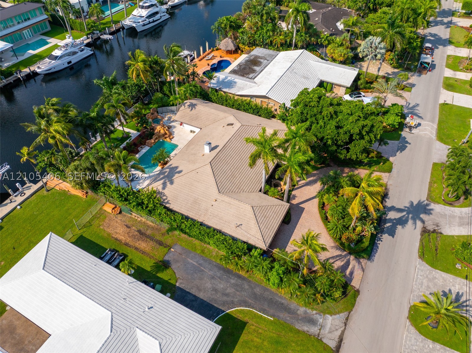 407 Sunset Dr Hallandale Beach, FL 33009