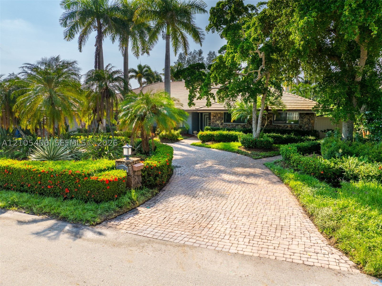 407 Sunset Dr Hallandale Beach, FL 33009