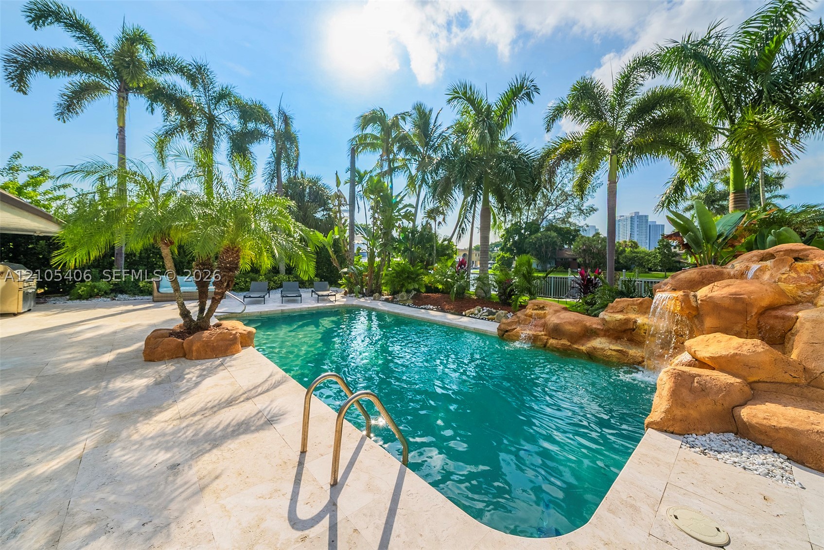 407 Sunset Dr Hallandale Beach, FL 33009