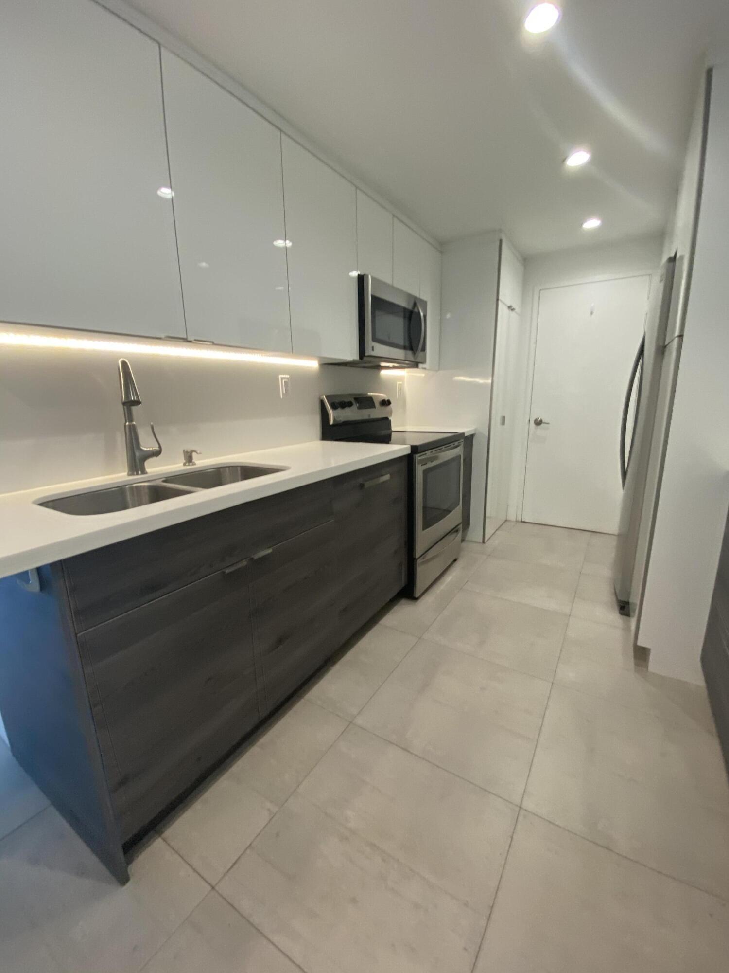 5401 Collins #620 Miami Beach, FL 33140