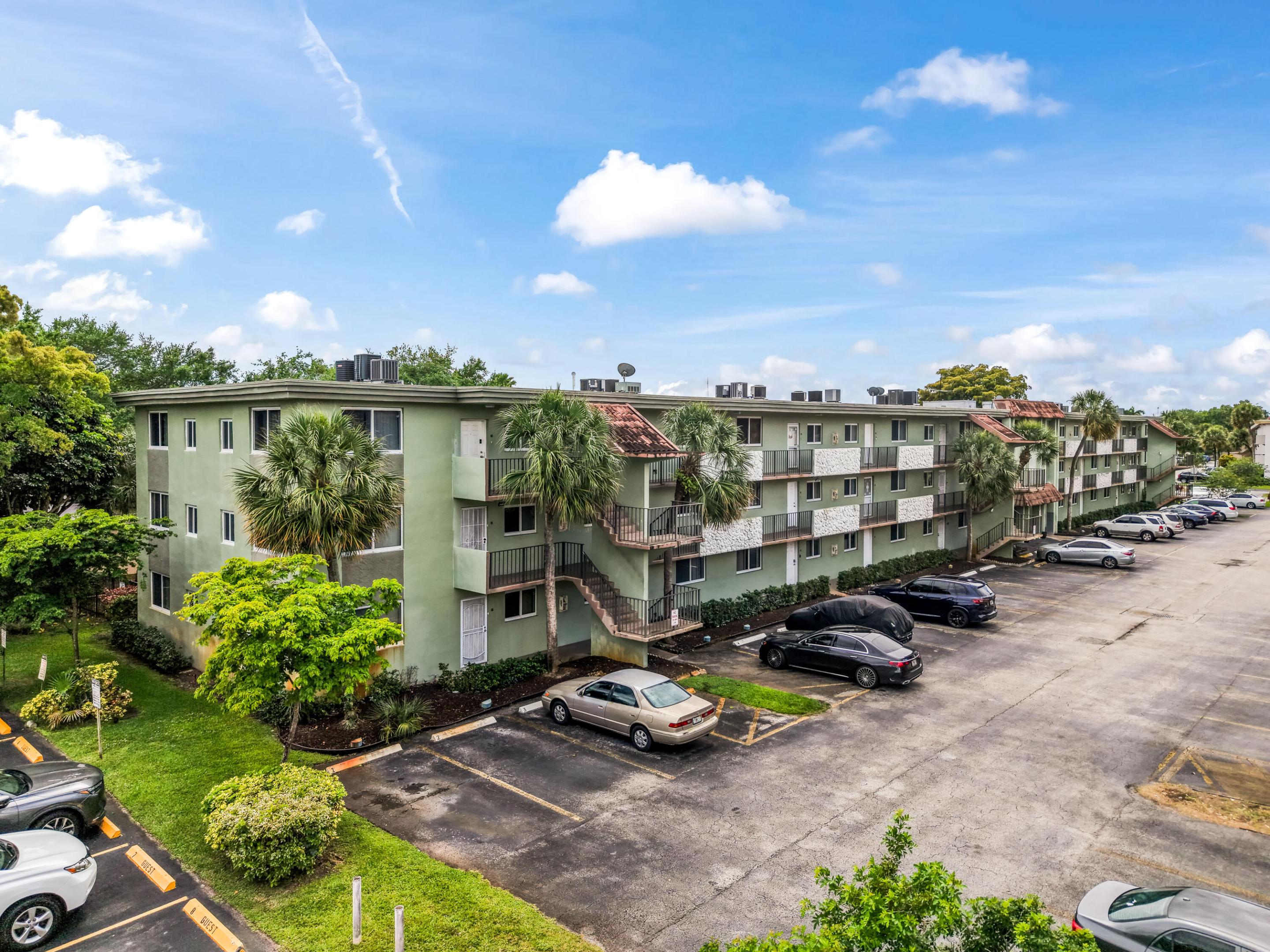 5935 Del Lago #202