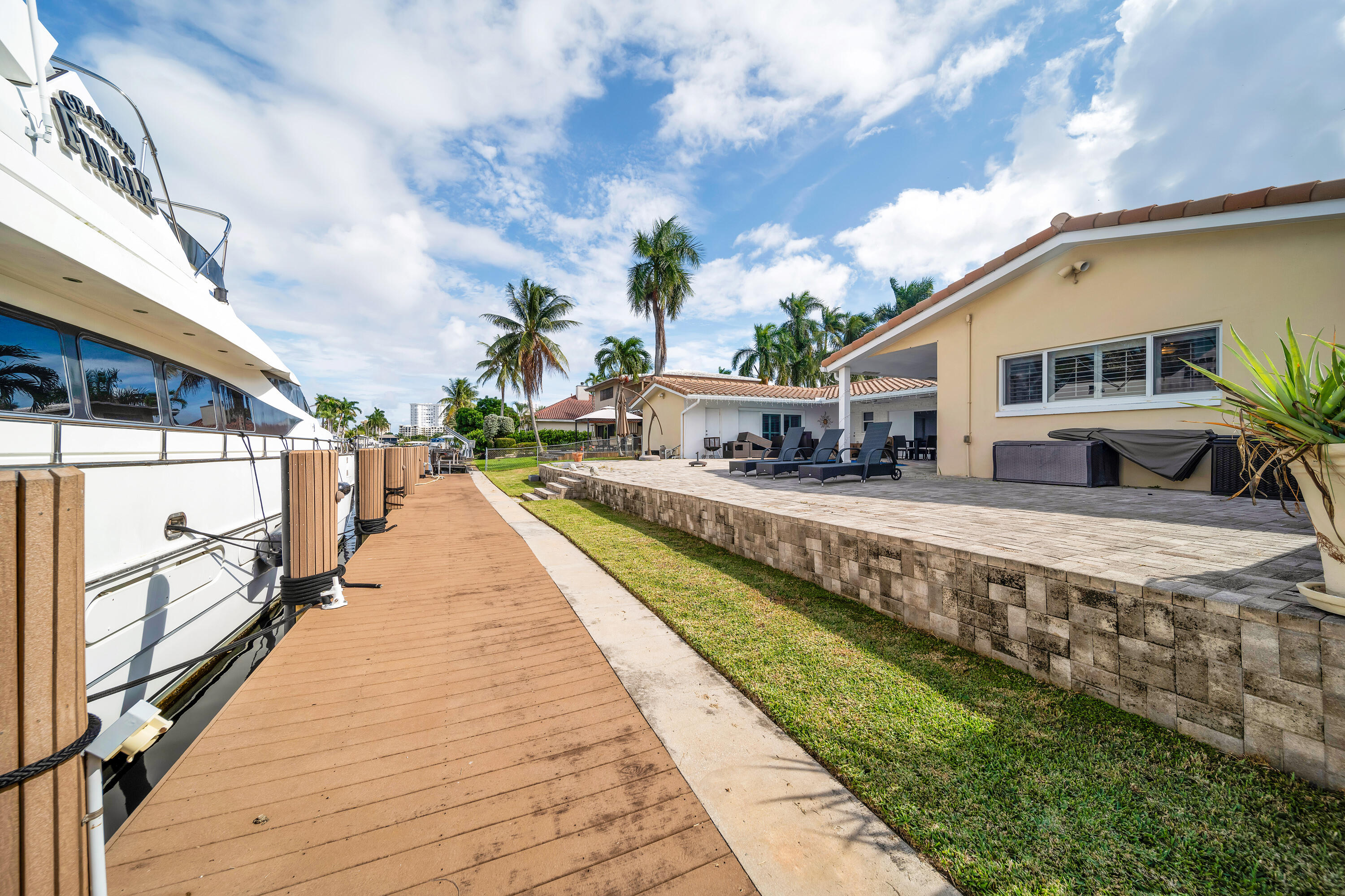 2401 SE 8th Pompano Beach, FL 33062