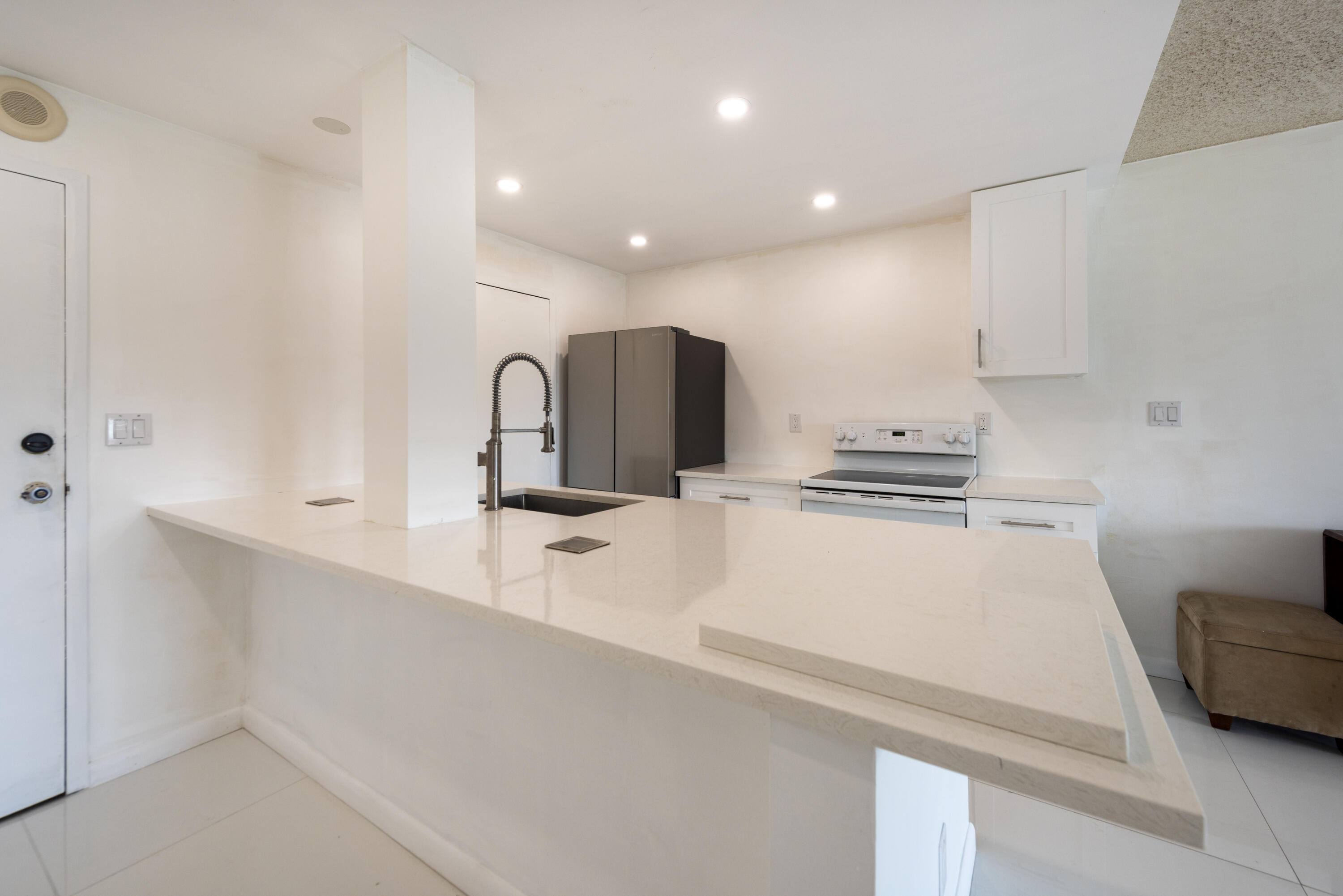 900 NE 18th #408