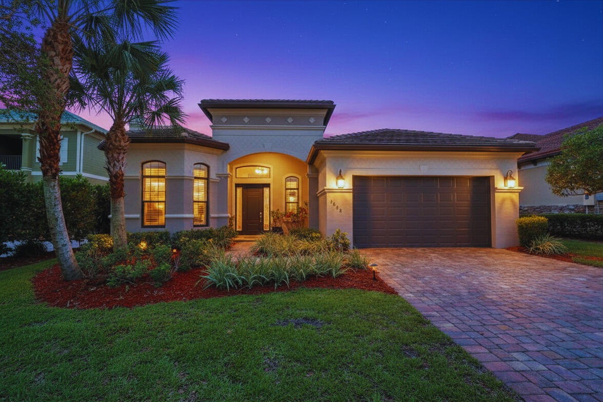 1042 NE Savanna Oaks