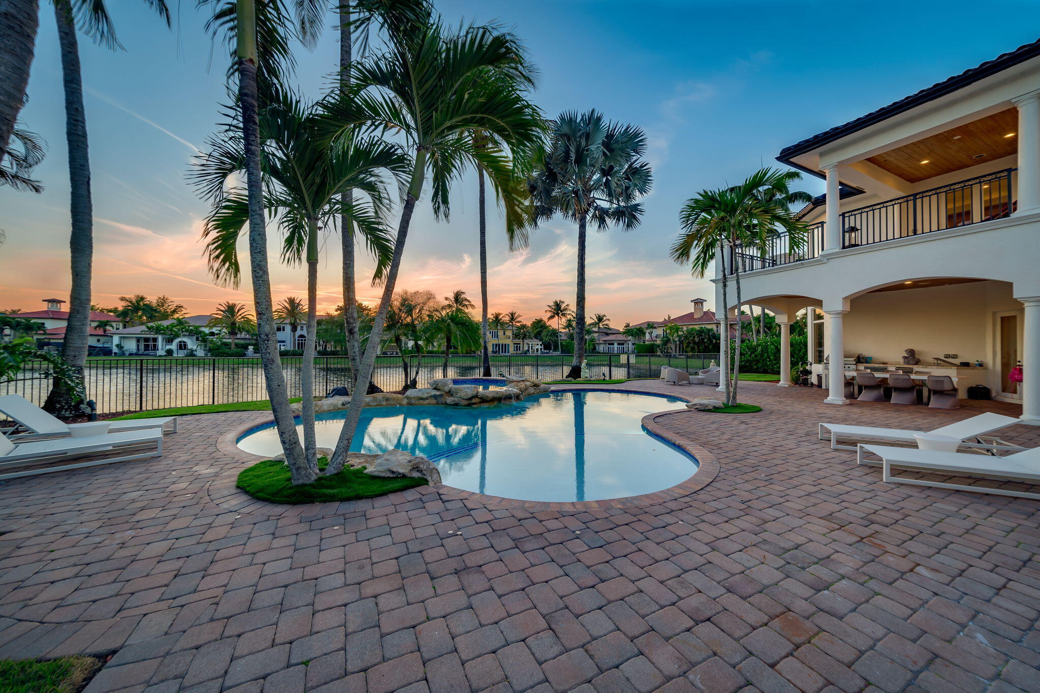 17593 Middle Lk Boca Raton, FL 33496