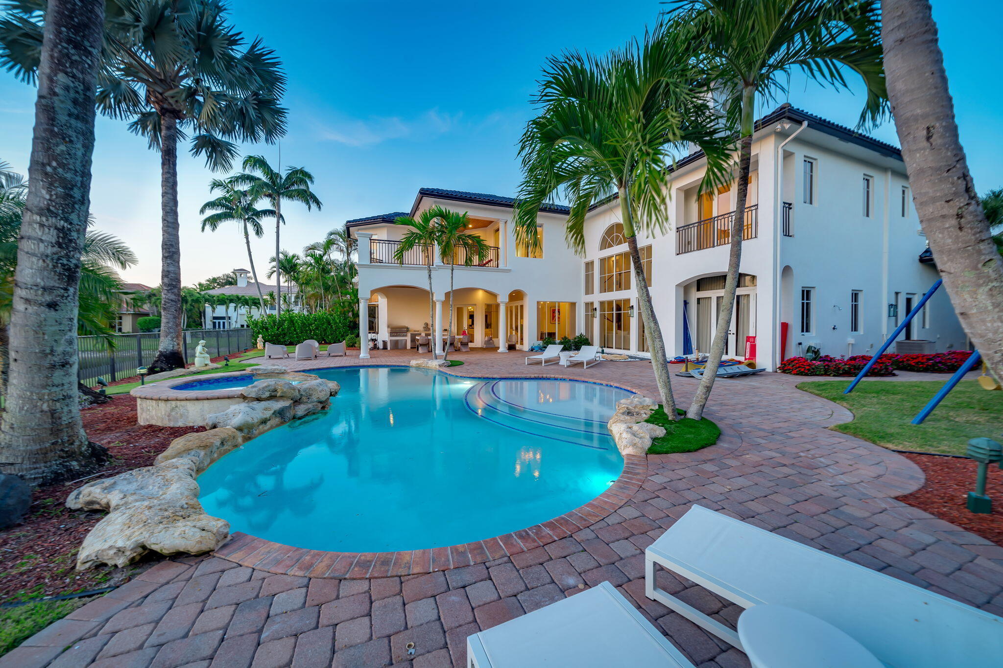 17593 Middle Lk Boca Raton, FL 33496