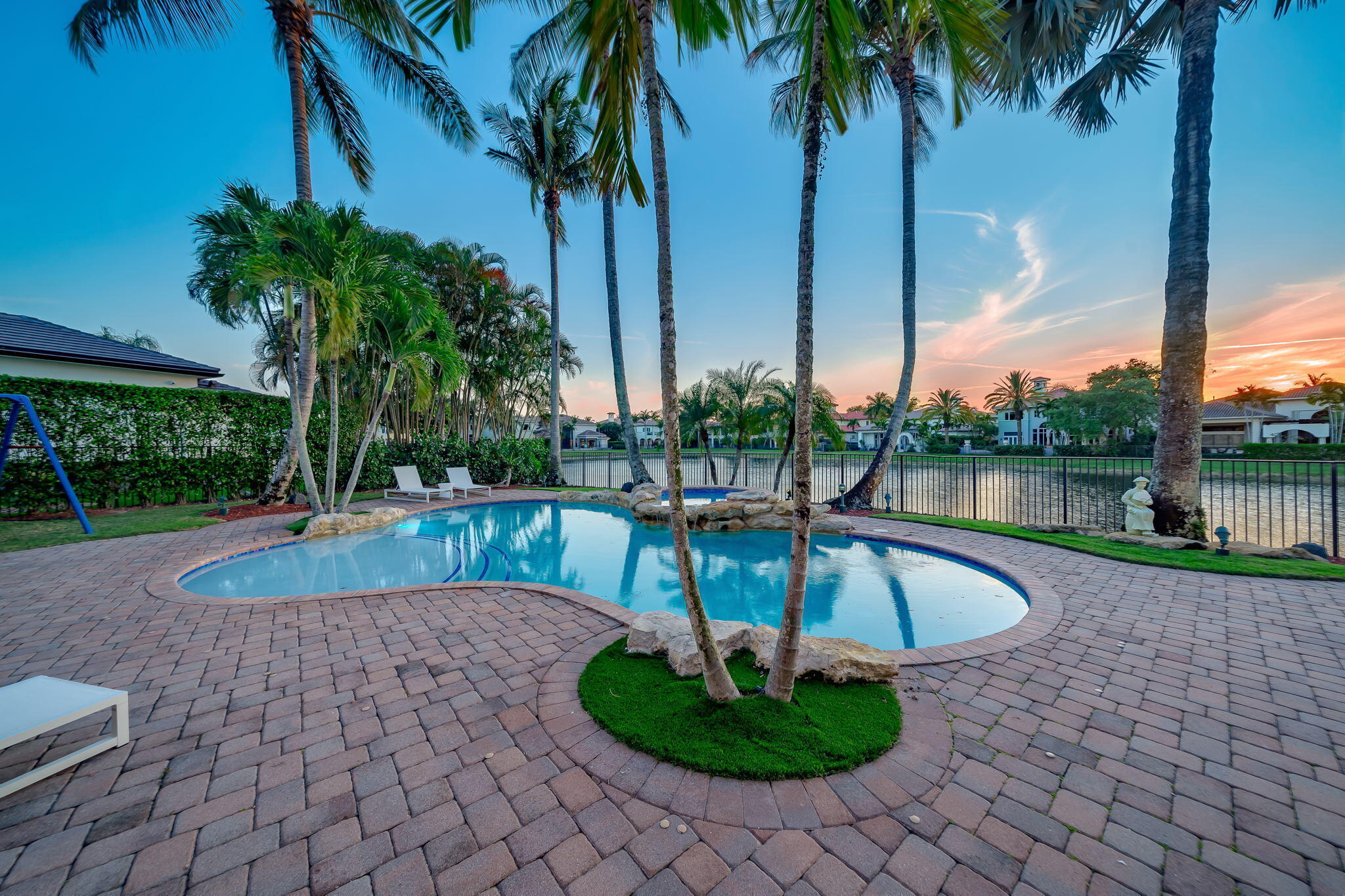 17593 Middle Lk Boca Raton, FL 33496