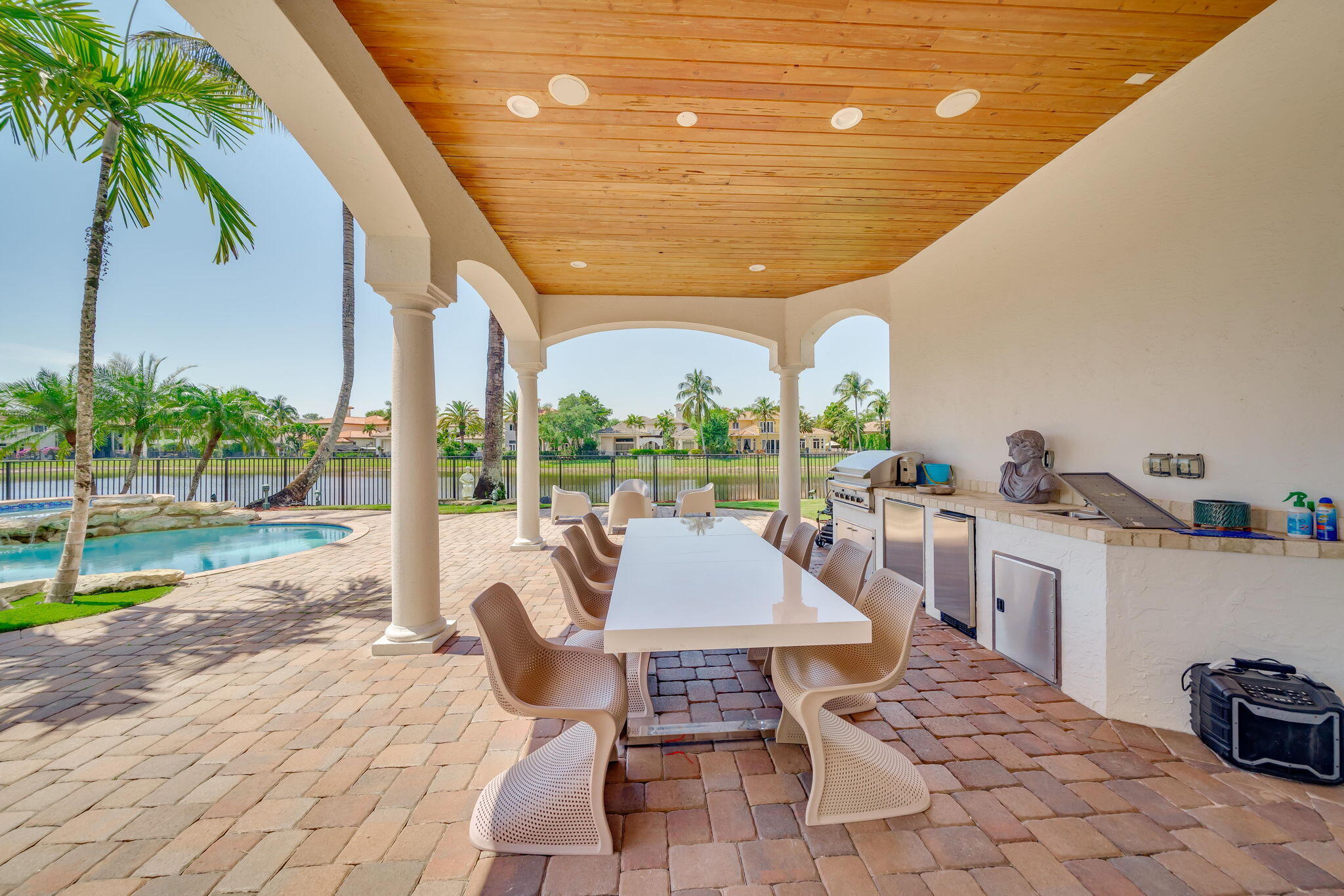 17593 Middle Lk Boca Raton, FL 33496