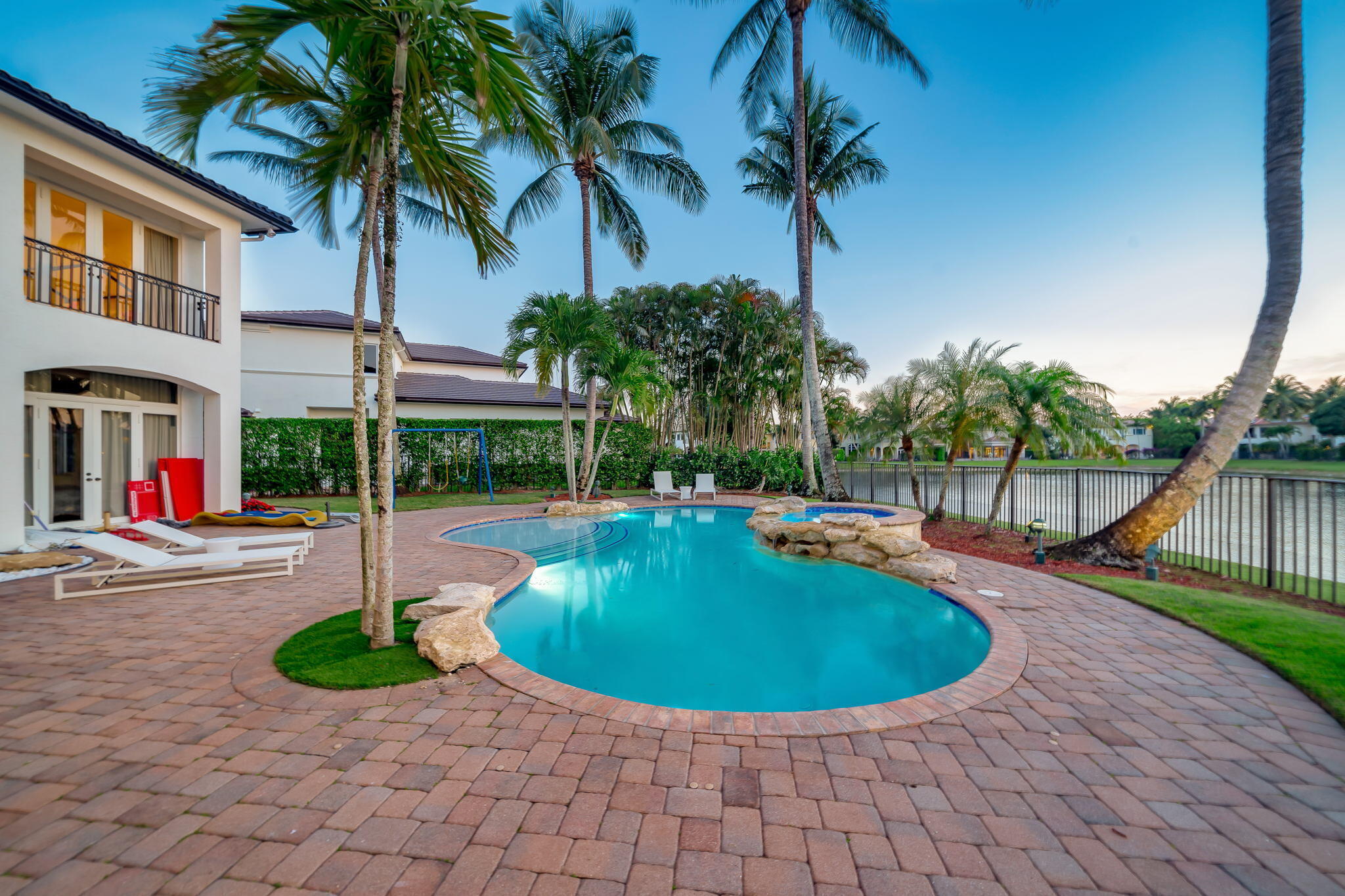 17593 Middle Lk Boca Raton, FL 33496