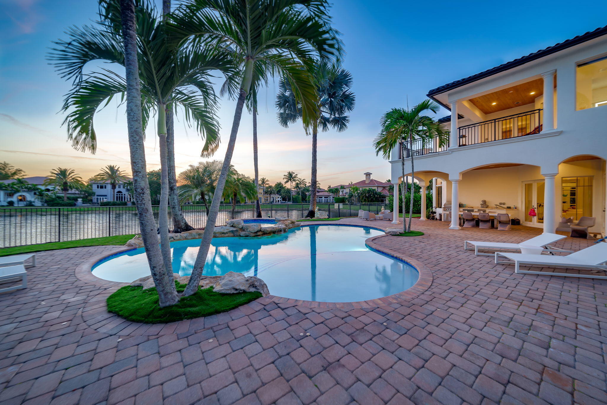 17593 Middle Lk Boca Raton, FL 33496