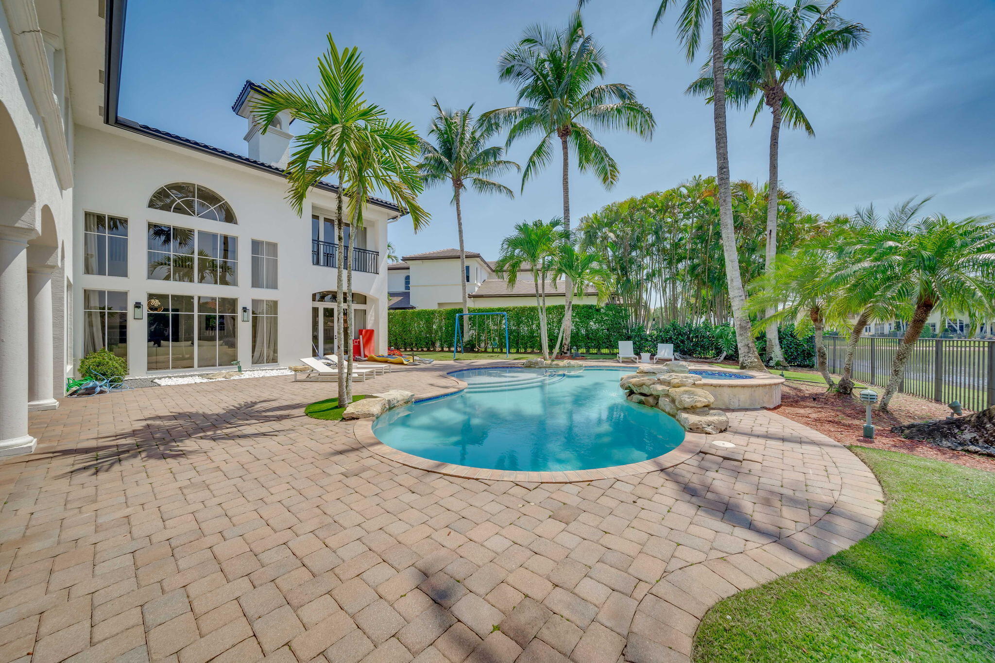 17593 Middle Lk Boca Raton, FL 33496