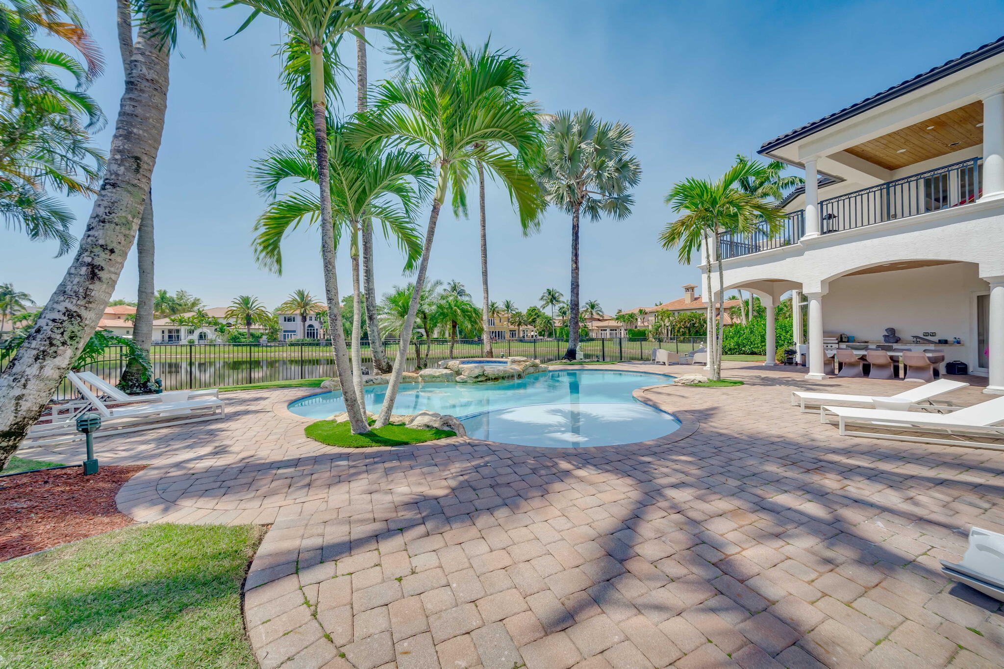 17593 Middle Lk Boca Raton, FL 33496