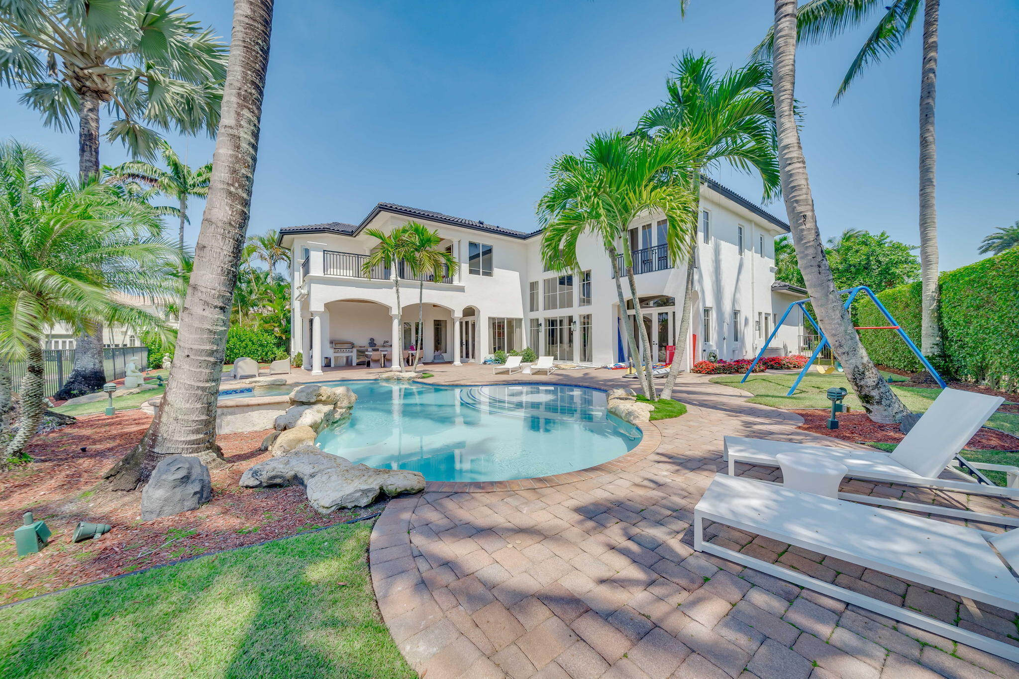 17593 Middle Lk Boca Raton, FL 33496