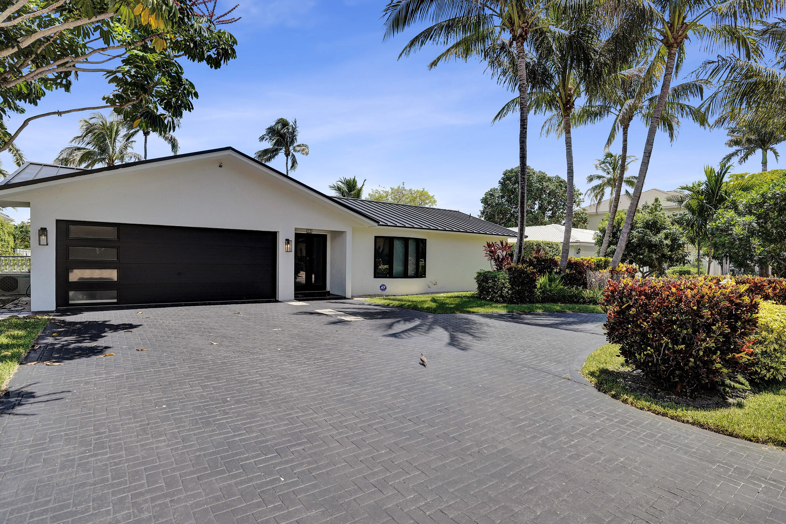 933 Banyan