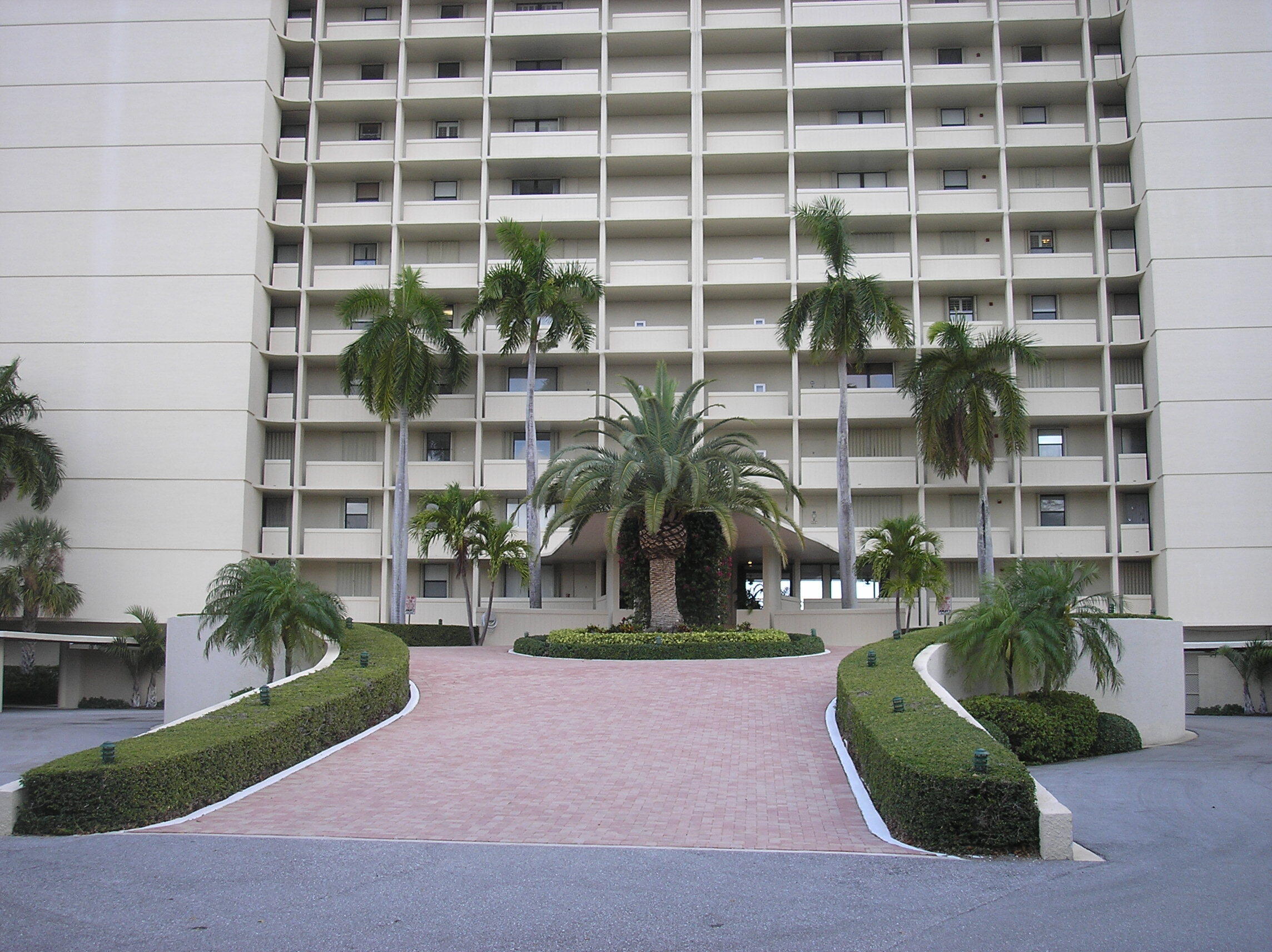 130 Lakeshore Dr #322