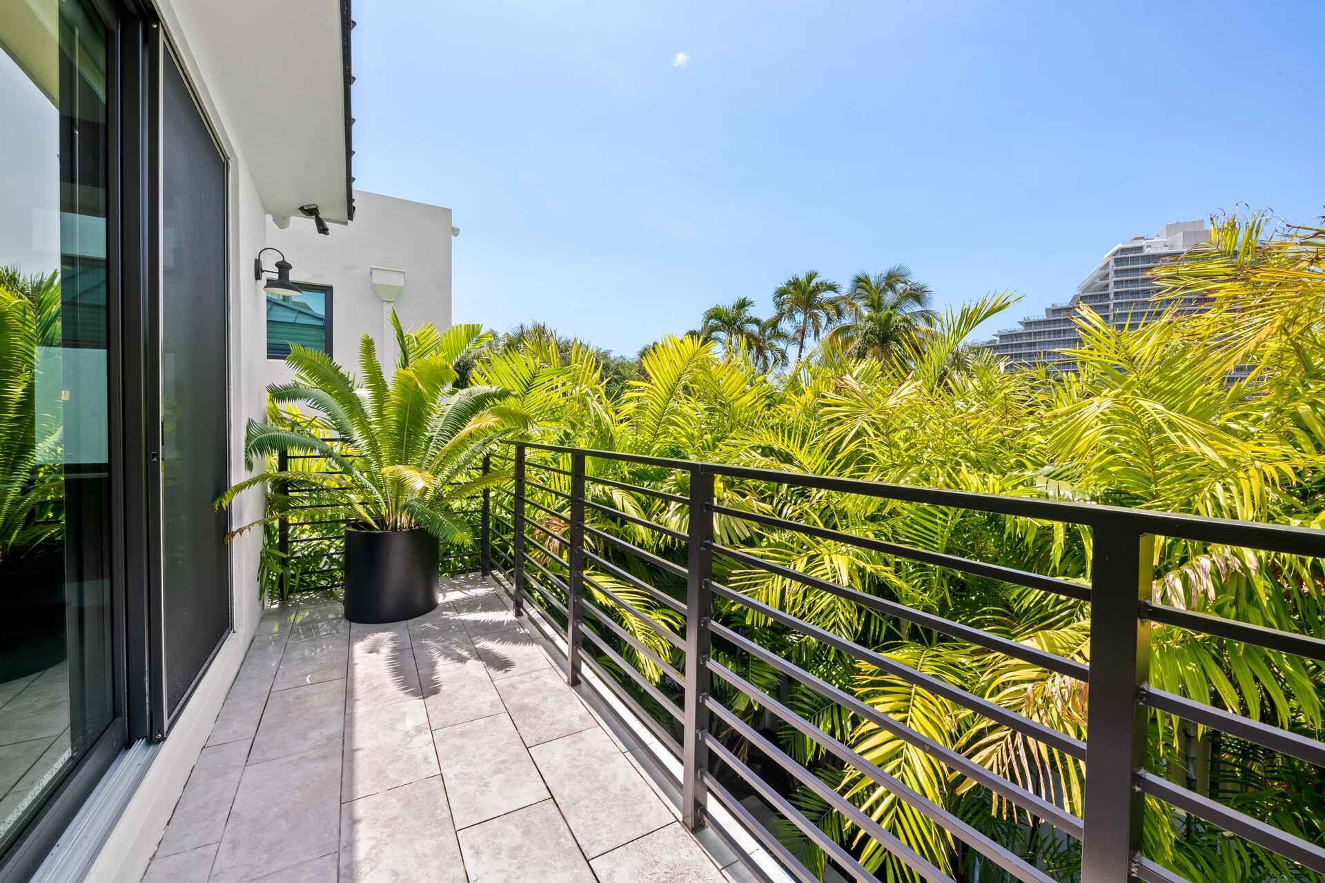3400 NE 25th St Fort Lauderdale, FL 33305