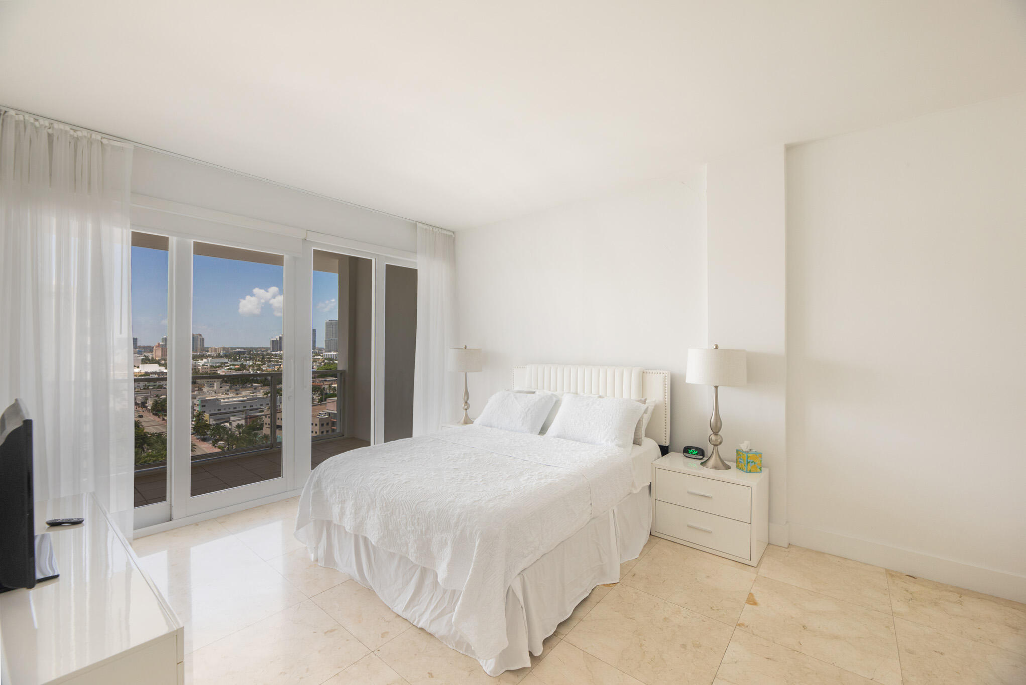 100 Lincoln Rd #PH14 Miami Beach, FL 33139