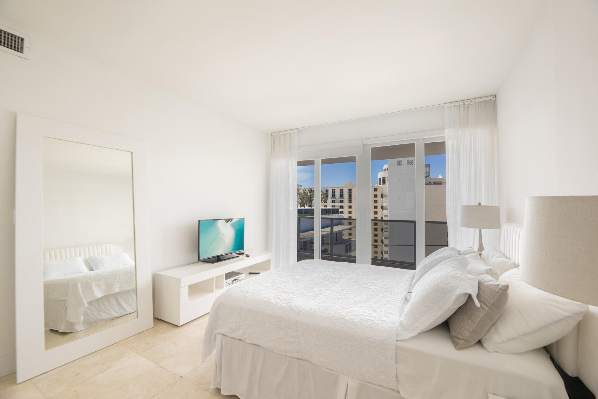100 Lincoln Rd #PH14 Miami Beach, FL 33139