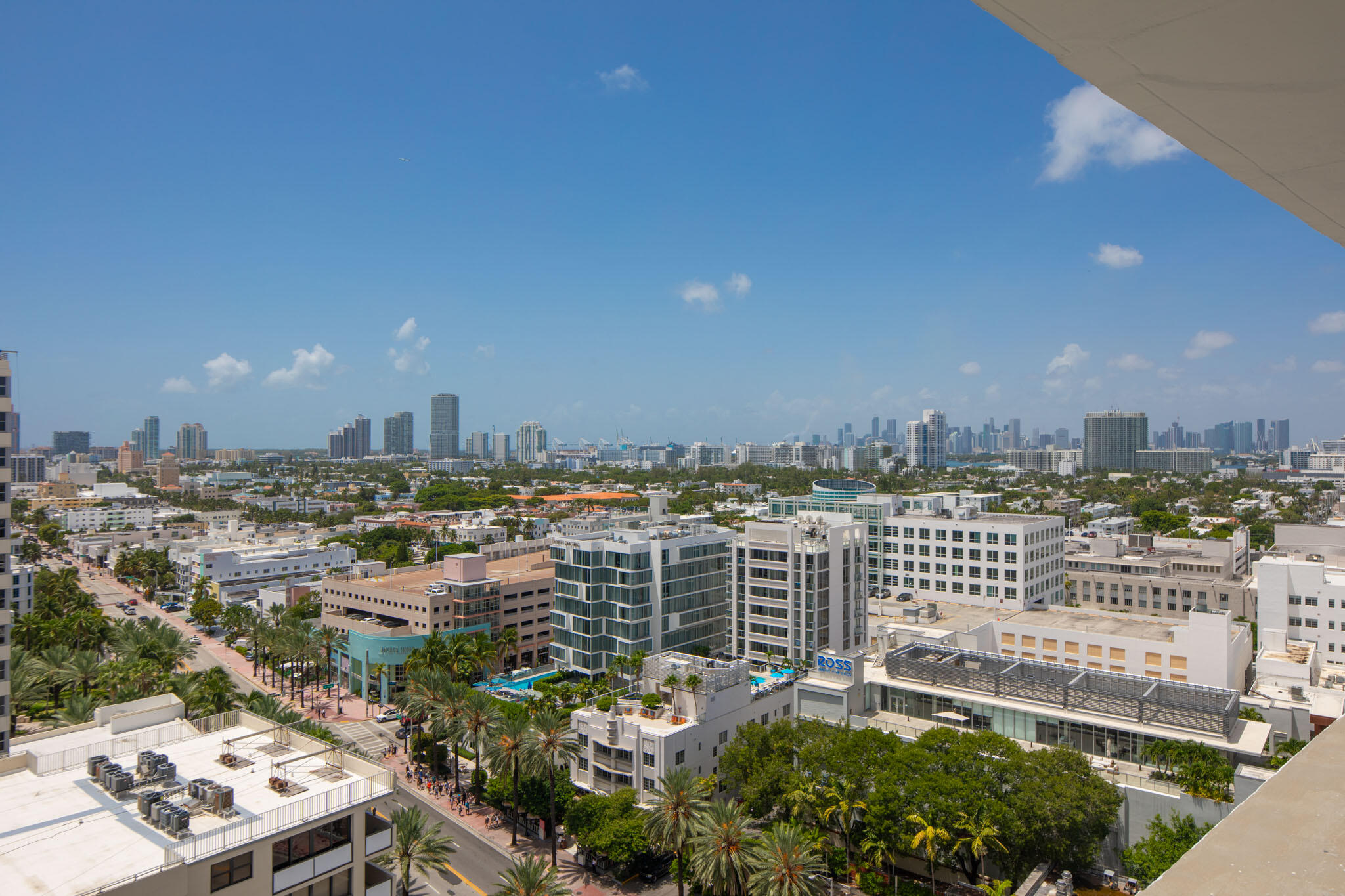 100 Lincoln Rd #PH14 Miami Beach, FL 33139