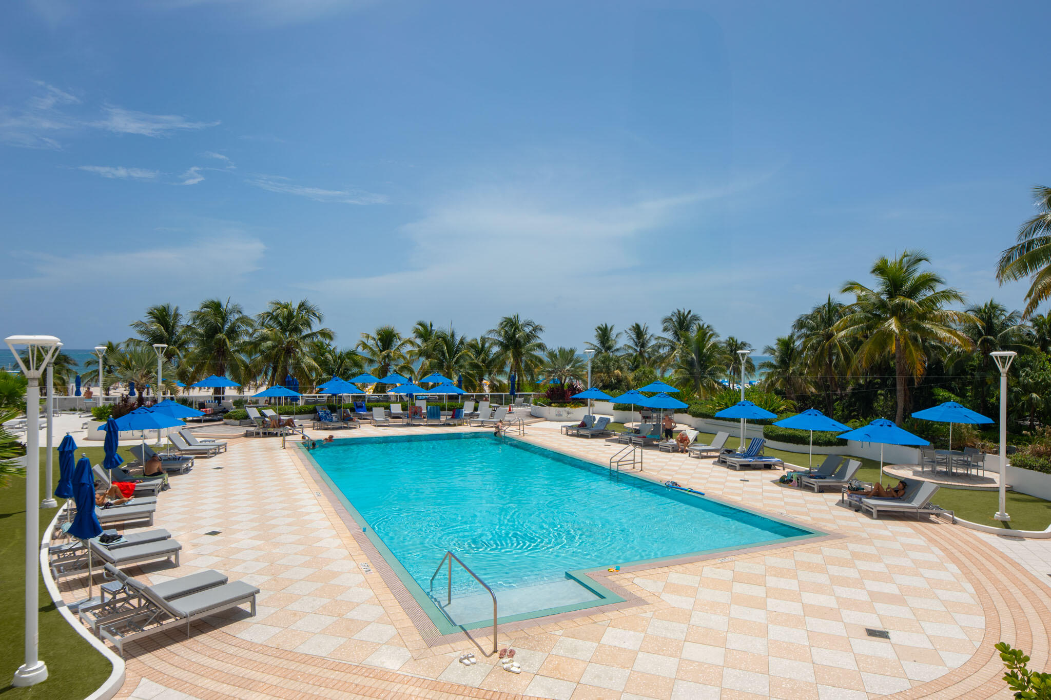 100 Lincoln Rd #PH14 Miami Beach, FL 33139