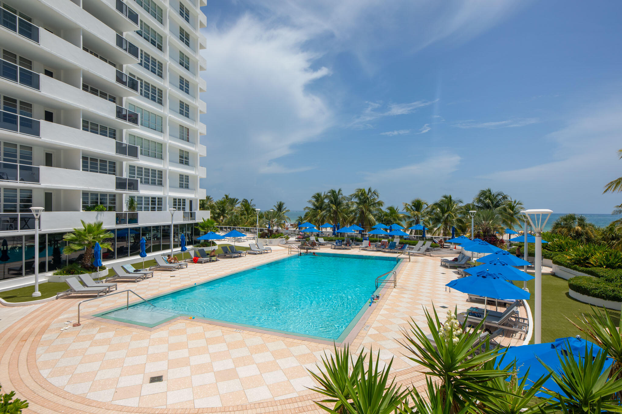 100 Lincoln Rd #PH14 Miami Beach, FL 33139