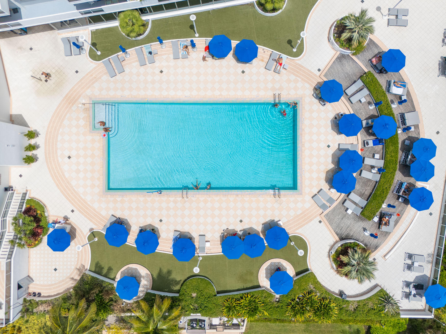 100 Lincoln Rd #PH14 Miami Beach, FL 33139
