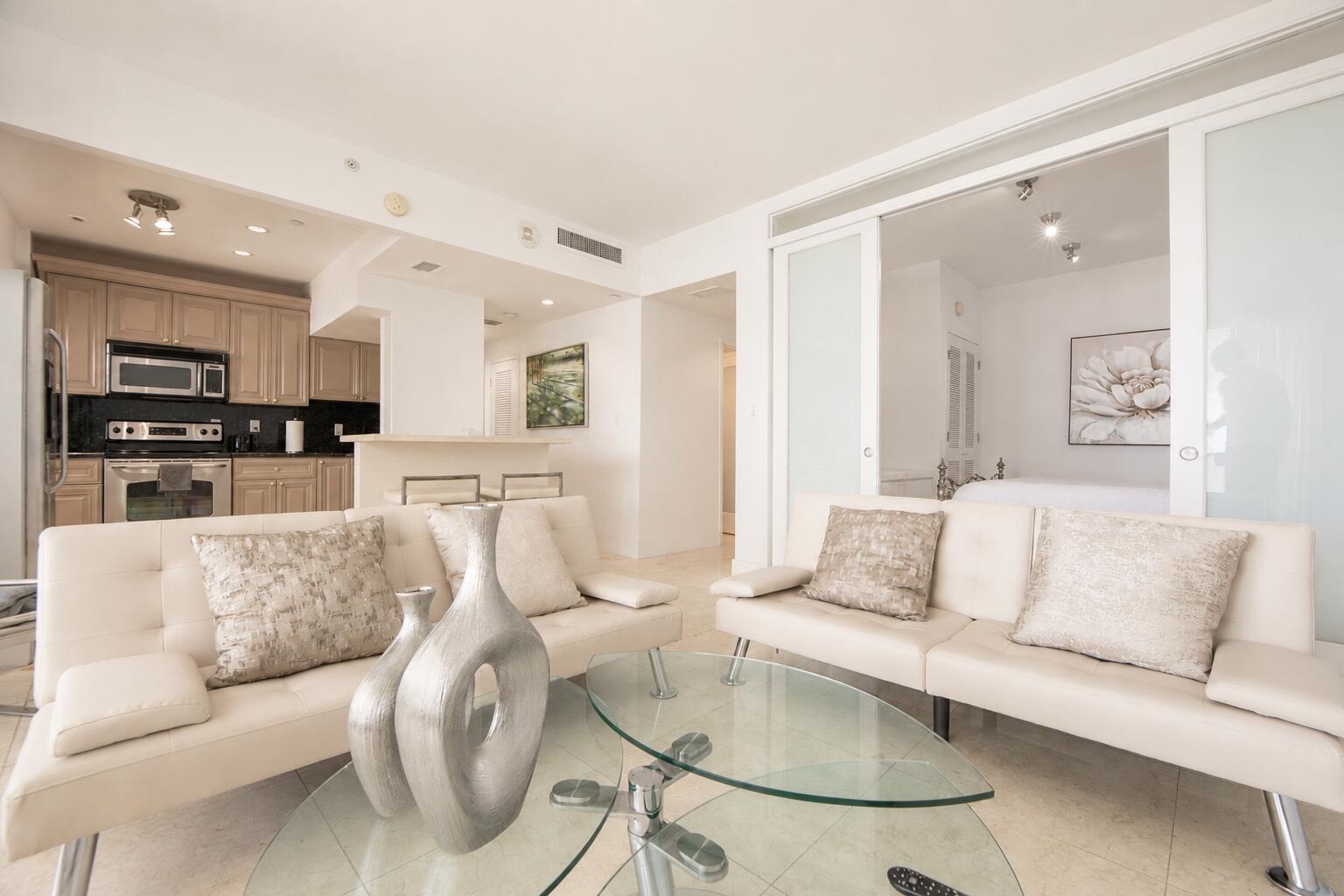 100 Lincoln Rd #PH14 Miami Beach, FL 33139