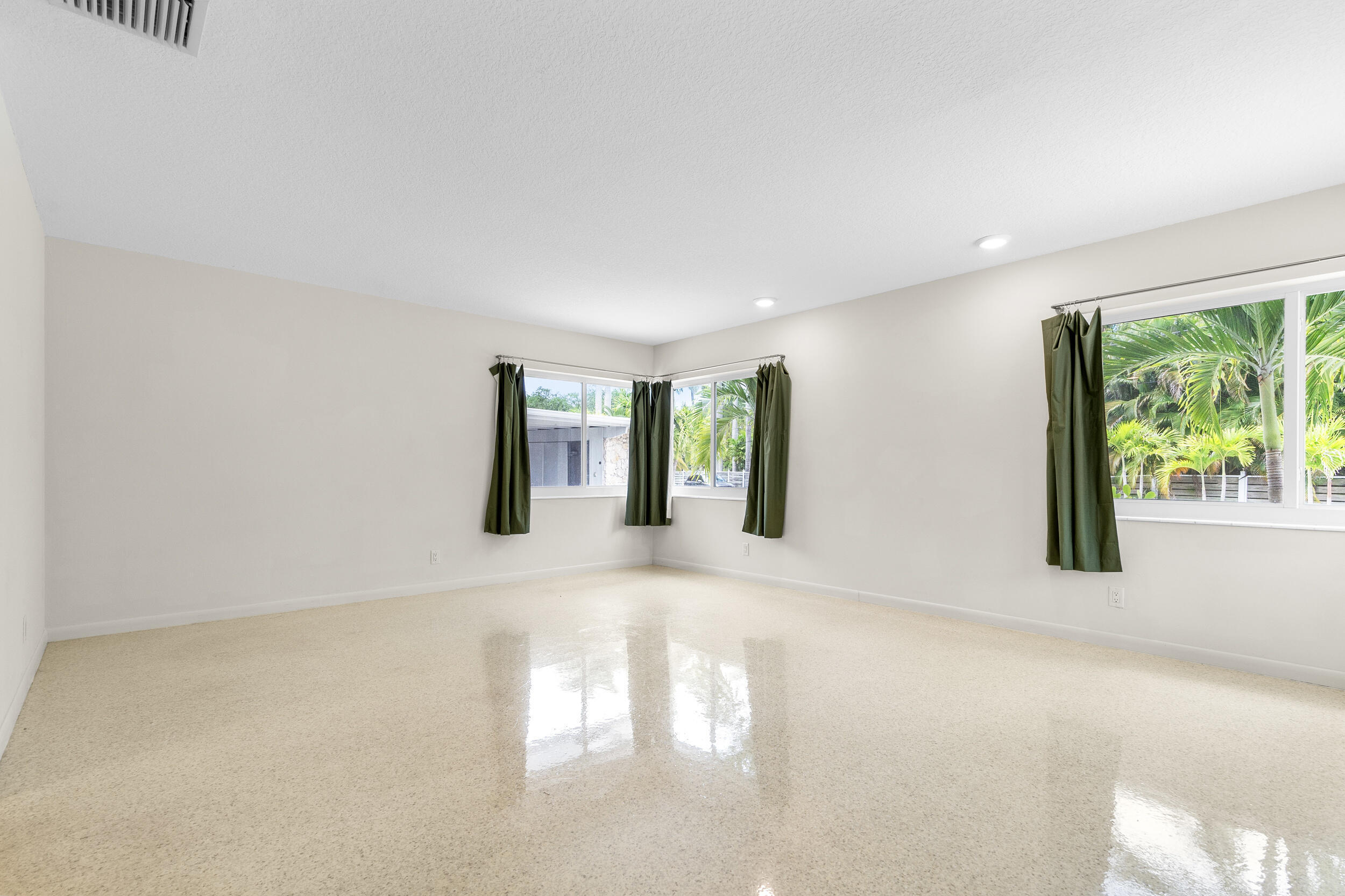 2341 SW 26th Ave Fort Lauderdale, FL 33312
