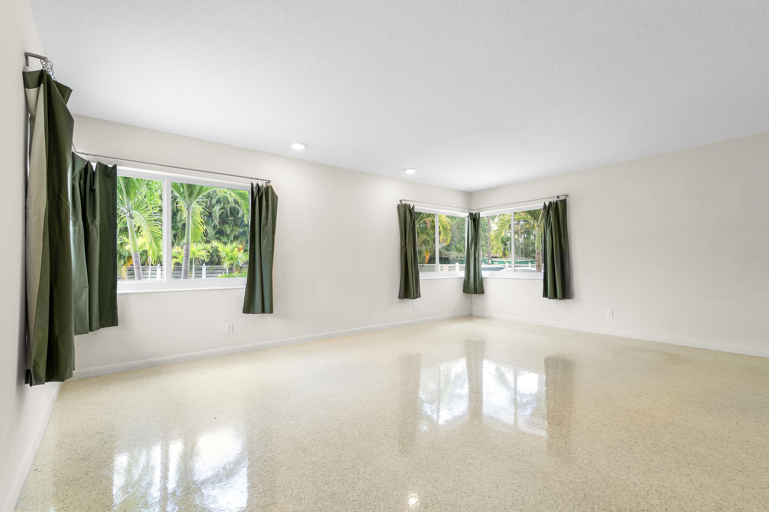 2341 SW 26th Ave Fort Lauderdale, FL 33312