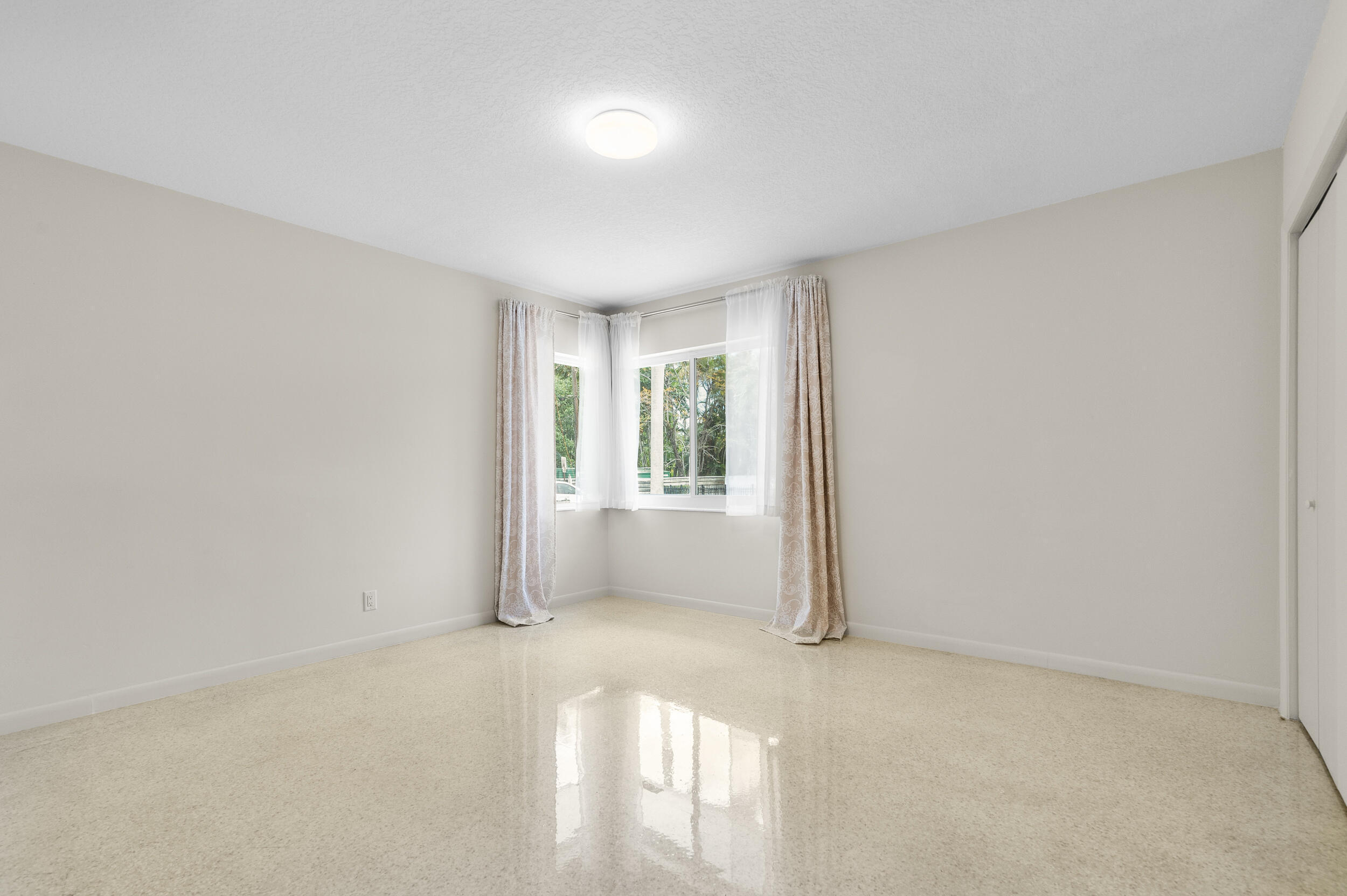 2341 SW 26th Ave Fort Lauderdale, FL 33312