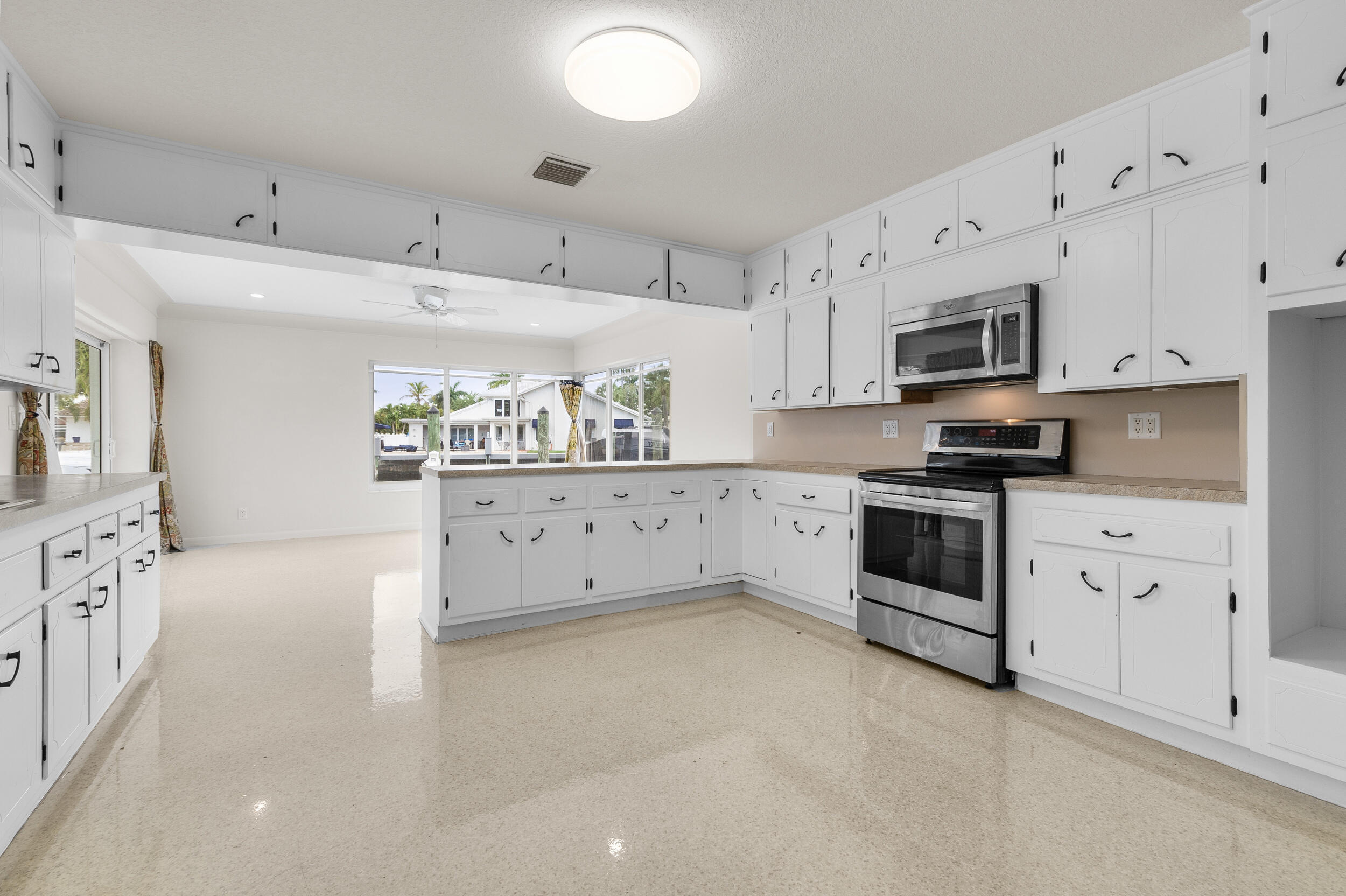 2341 SW 26th Ave Fort Lauderdale, FL 33312