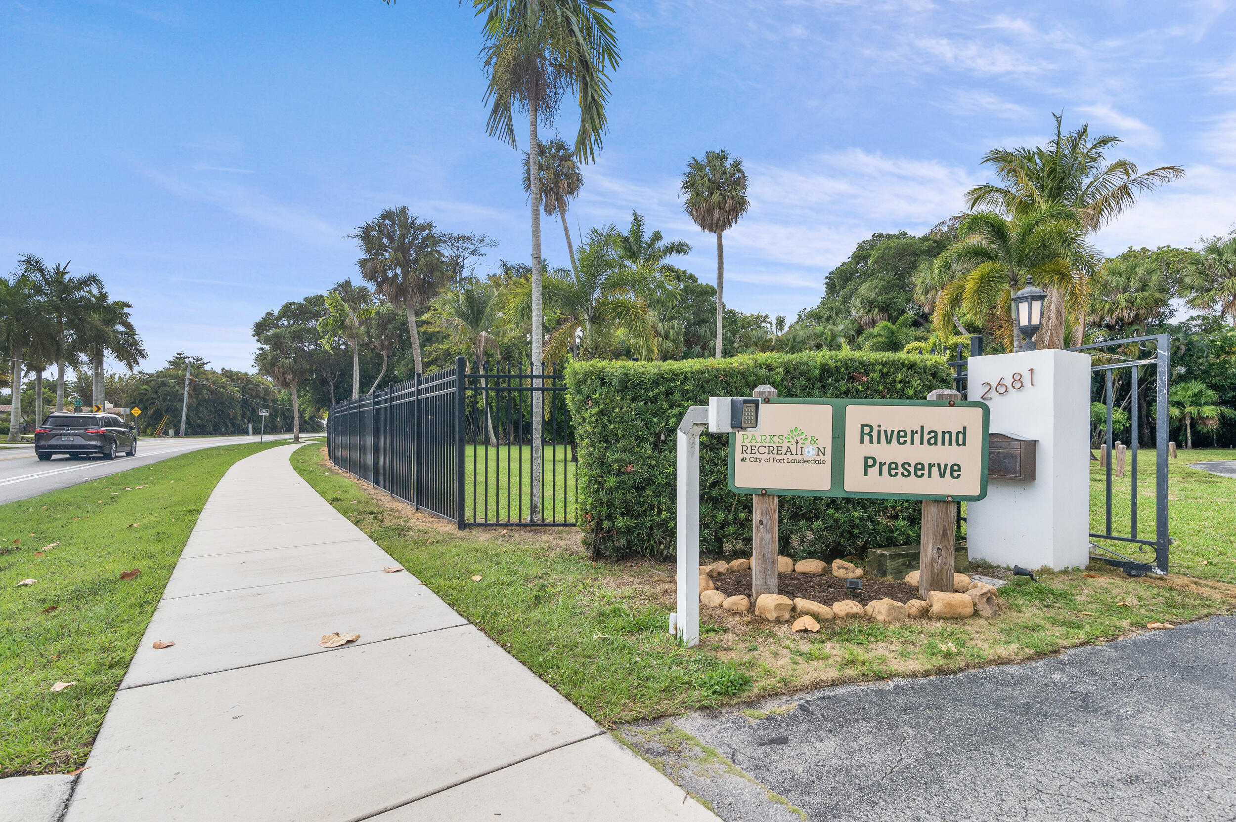 2341 SW 26th Ave Fort Lauderdale, FL 33312