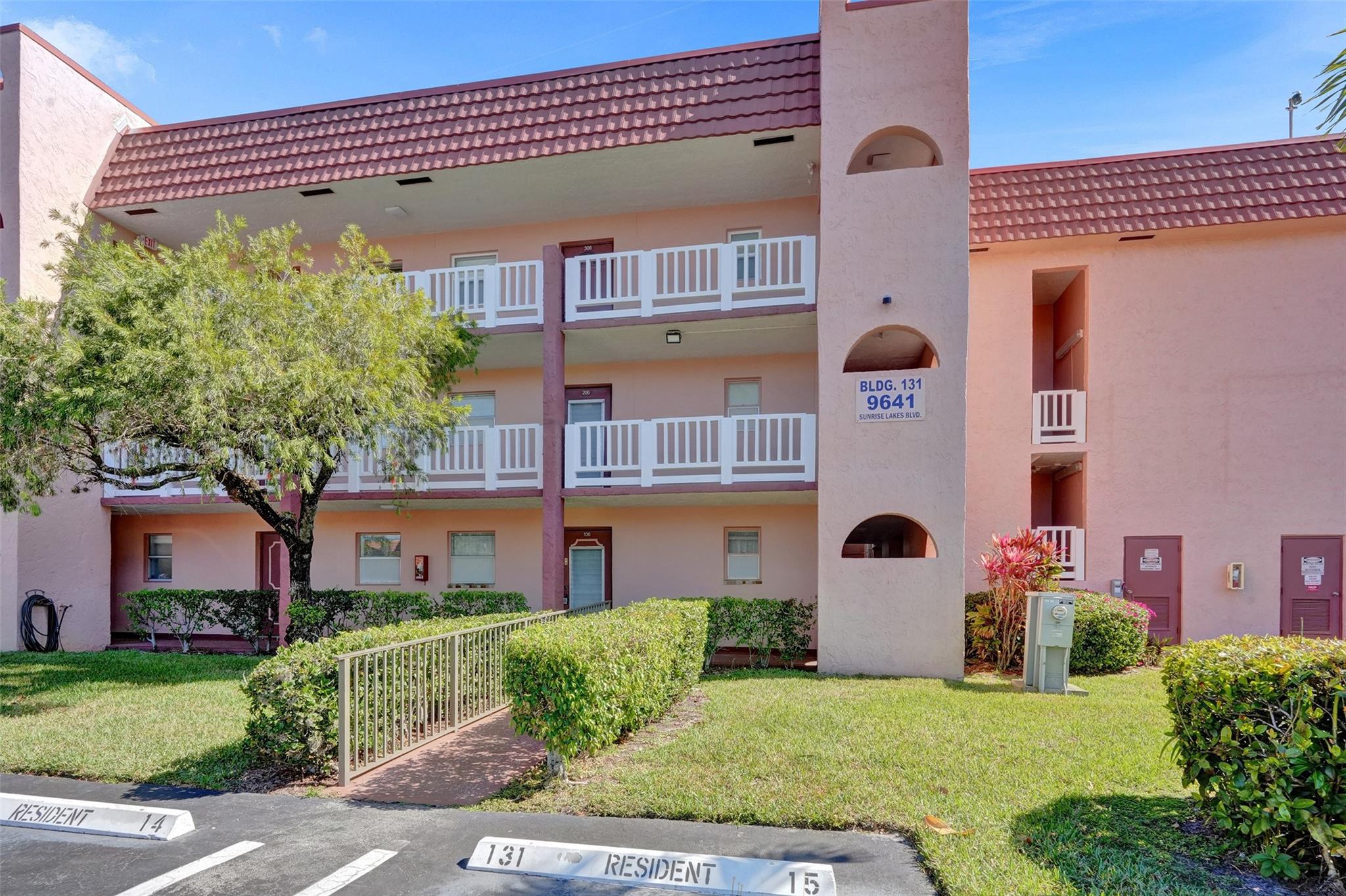 9641 Sunrise Lks Blvd #106