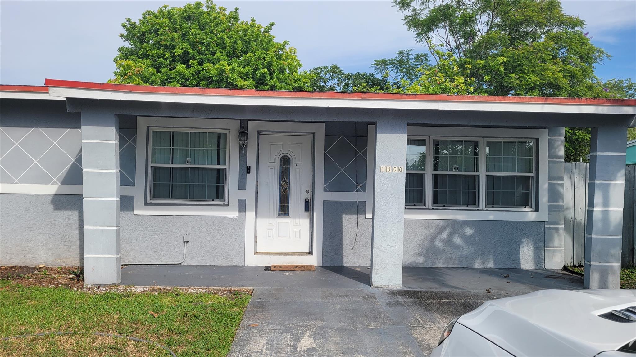 1800 Lauderdale Manor Dr