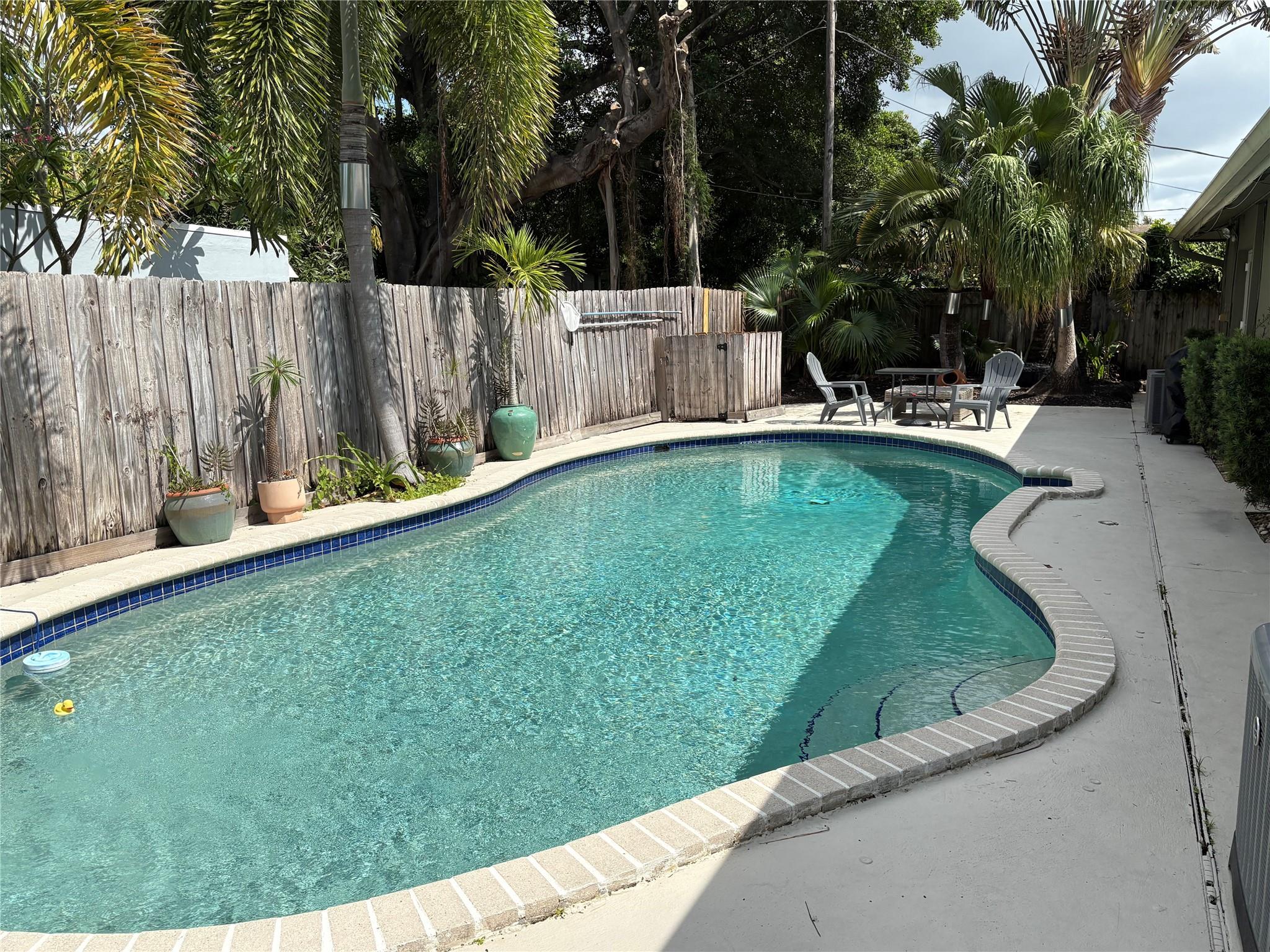 1607 NW 5th Ave