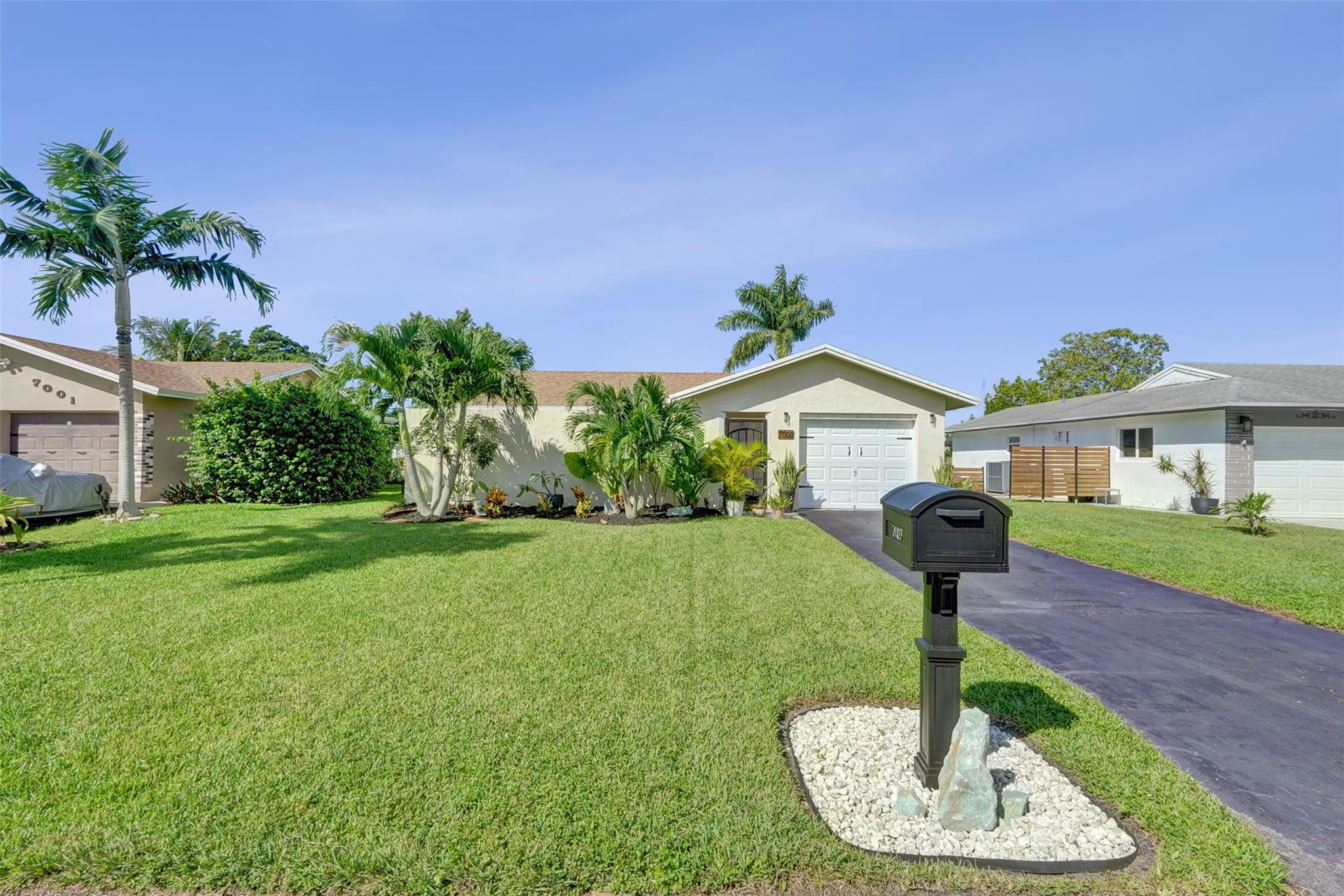 7003 NW 95th Ter