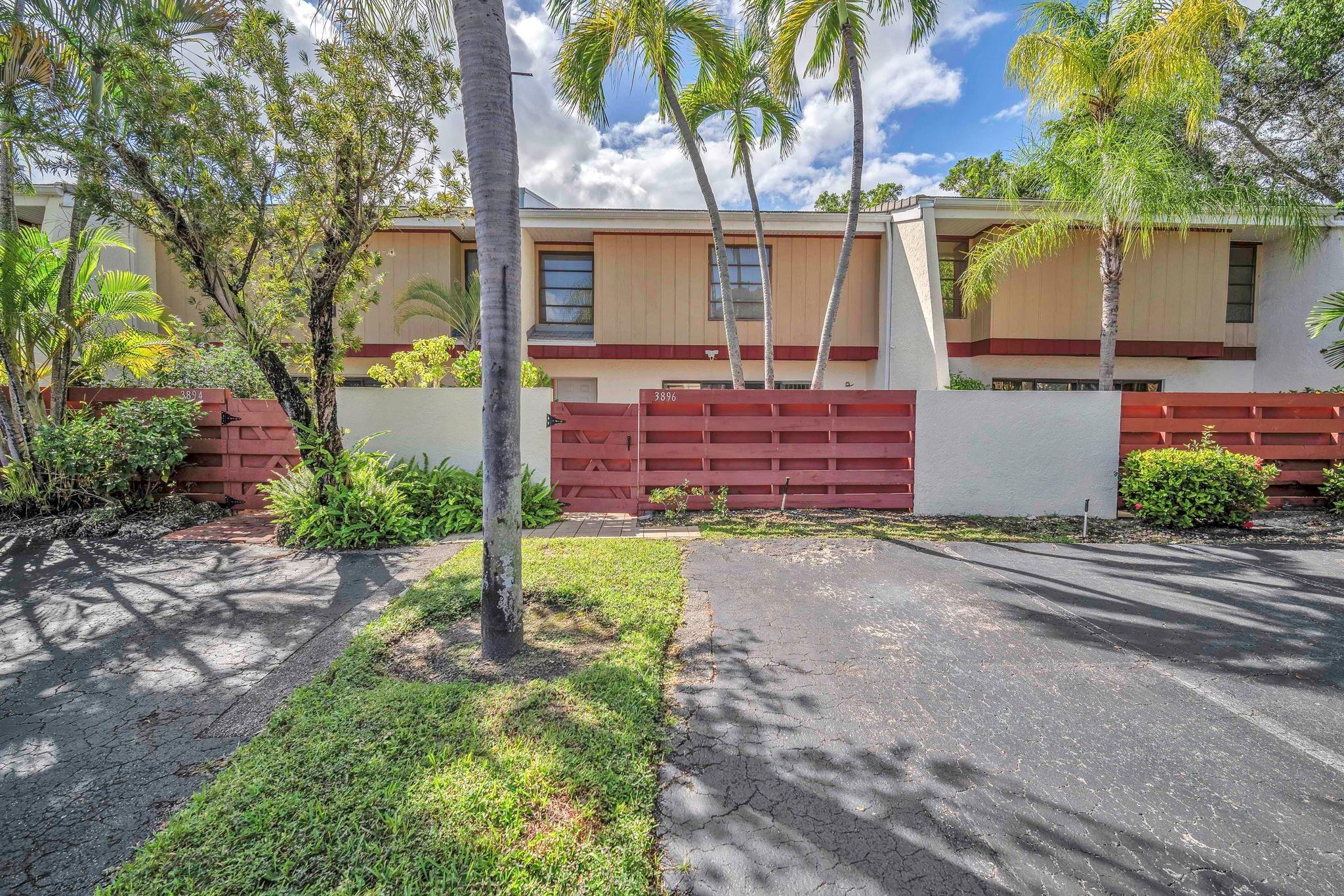 3896 Meadow Ln