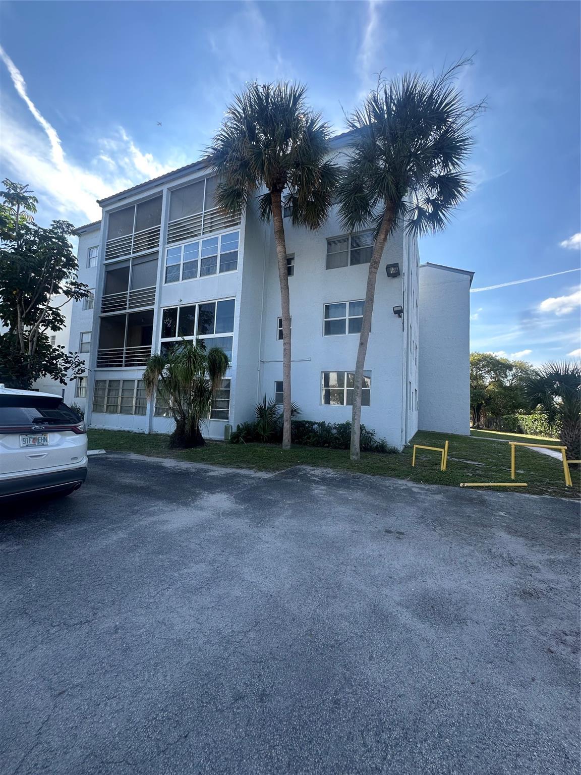 2800 Somerset Dr #J107