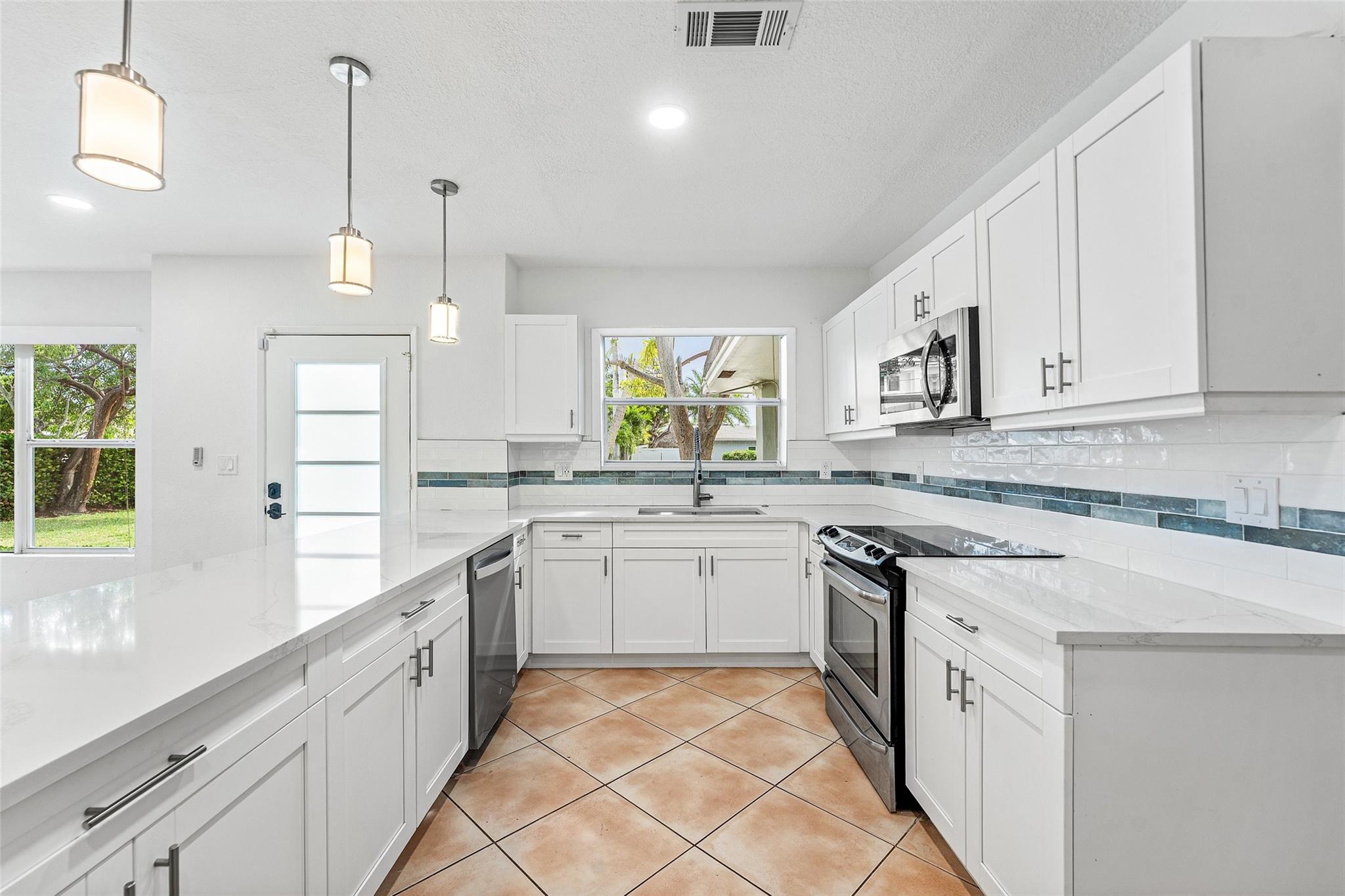 3203 Dover Rd Pompano Beach, FL 33062