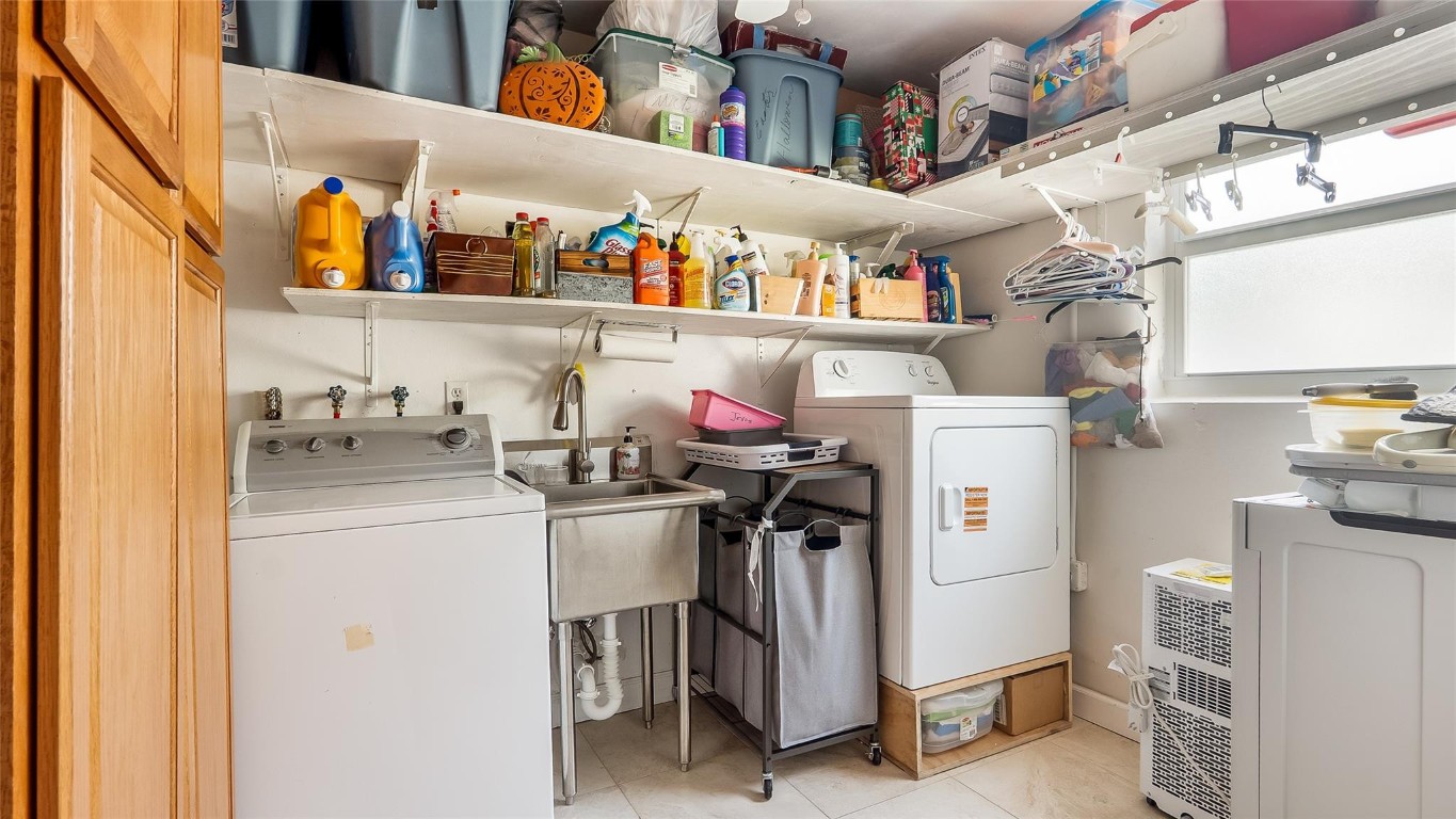 1032 NE 4th Hallandale Beach, FL 33009