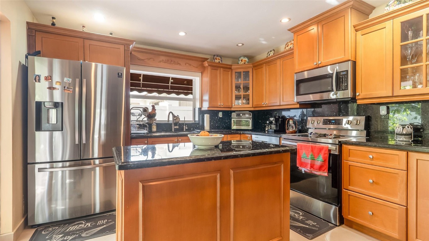 1032 NE 4th Hallandale Beach, FL 33009