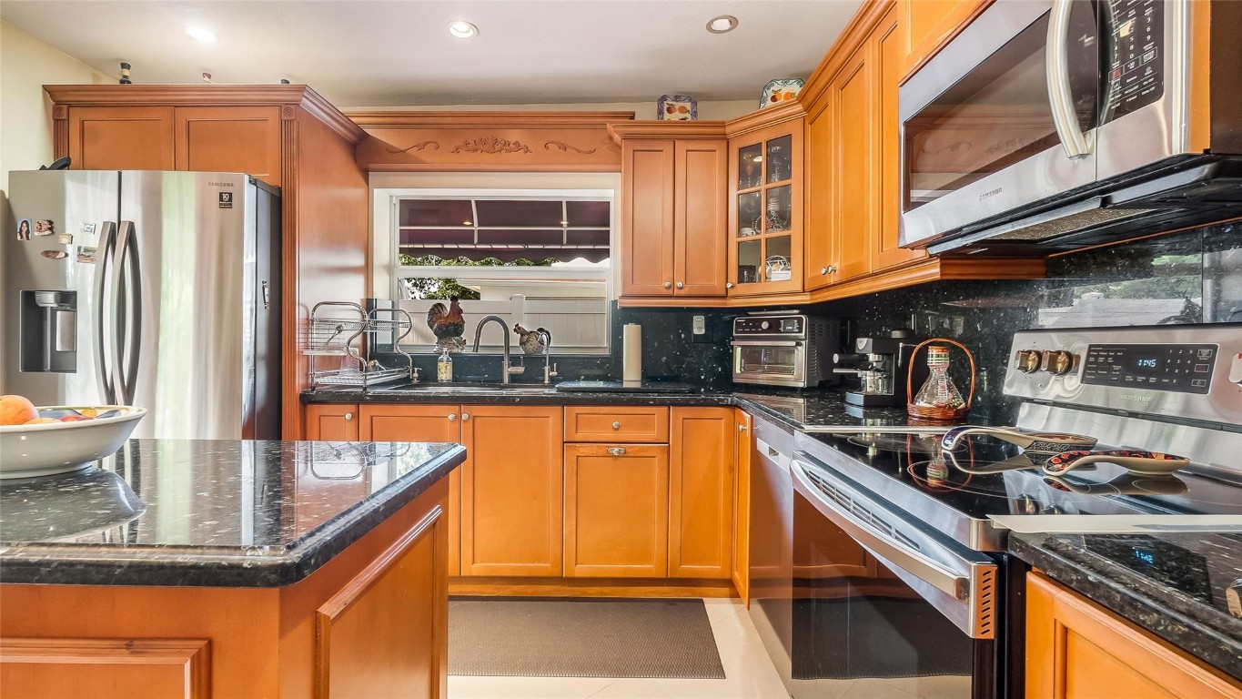 1032 NE 4th Hallandale Beach, FL 33009