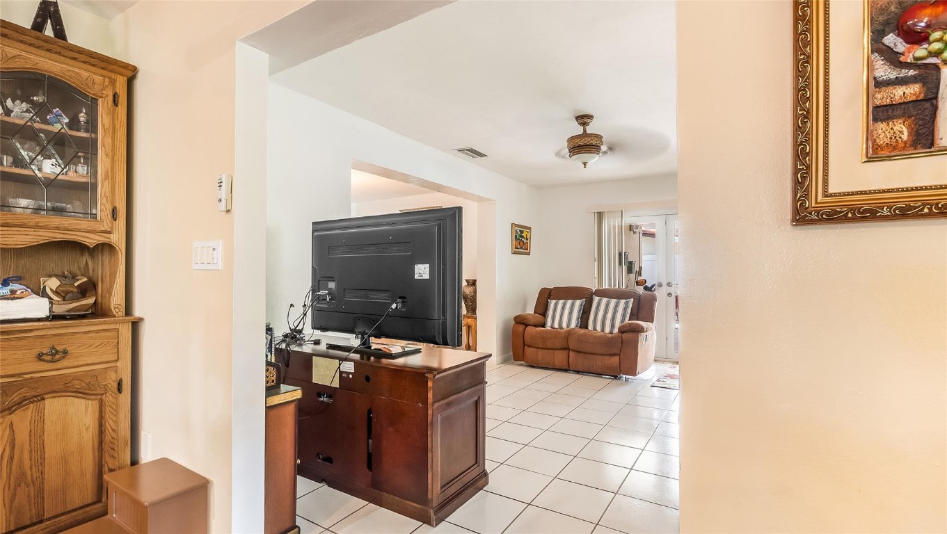 1032 NE 4th Hallandale Beach, FL 33009