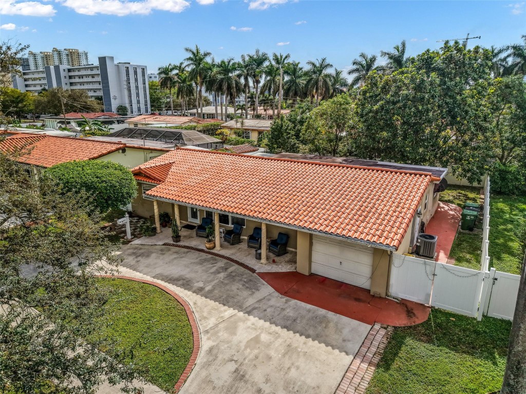 1032 NE 4th Hallandale Beach, FL 33009