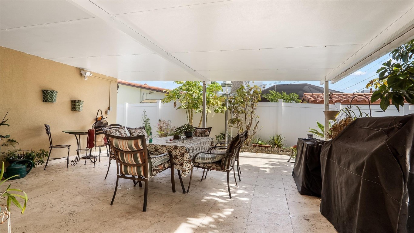 1032 NE 4th Hallandale Beach, FL 33009